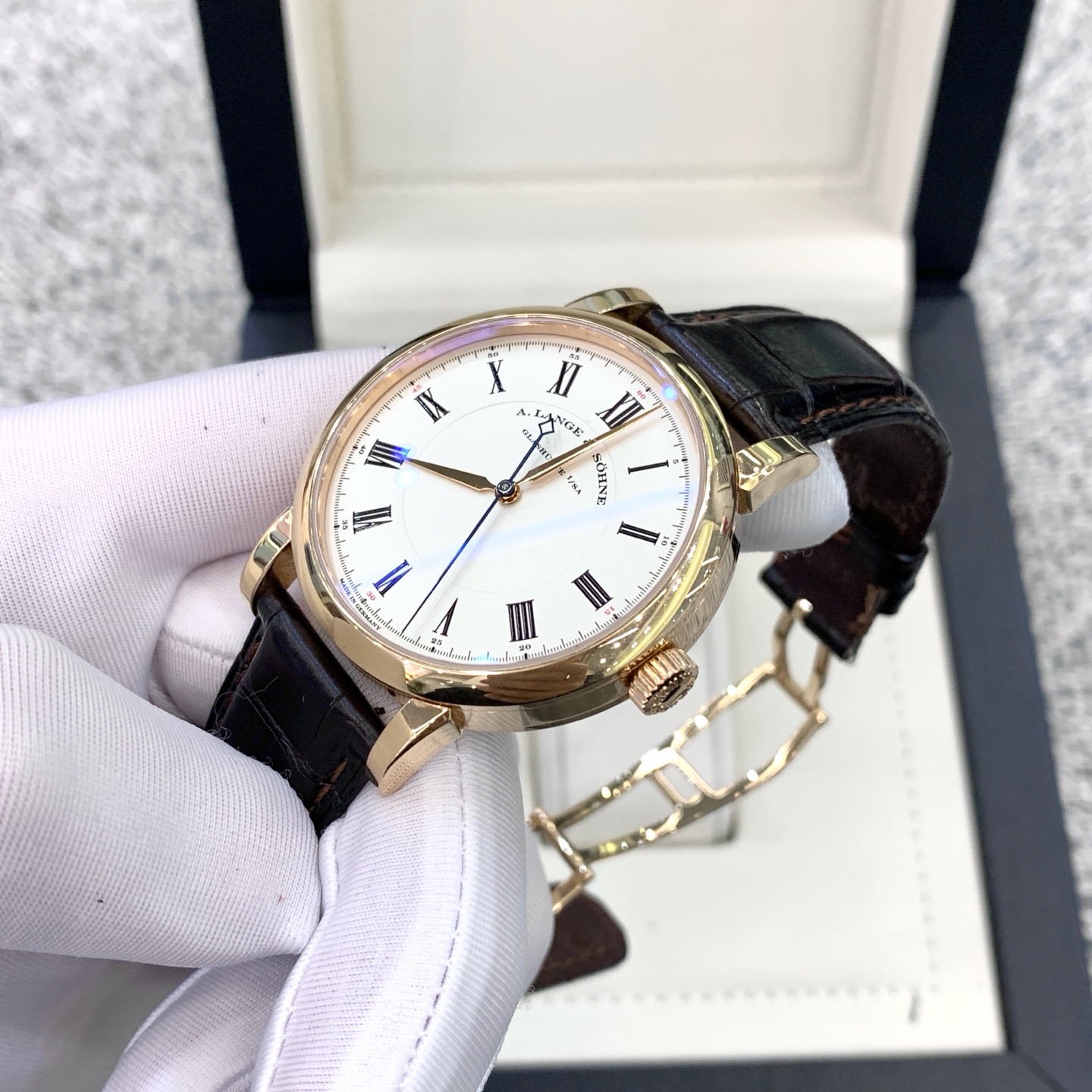 A. Lange & S&ouml;hne 232.032 detail 1