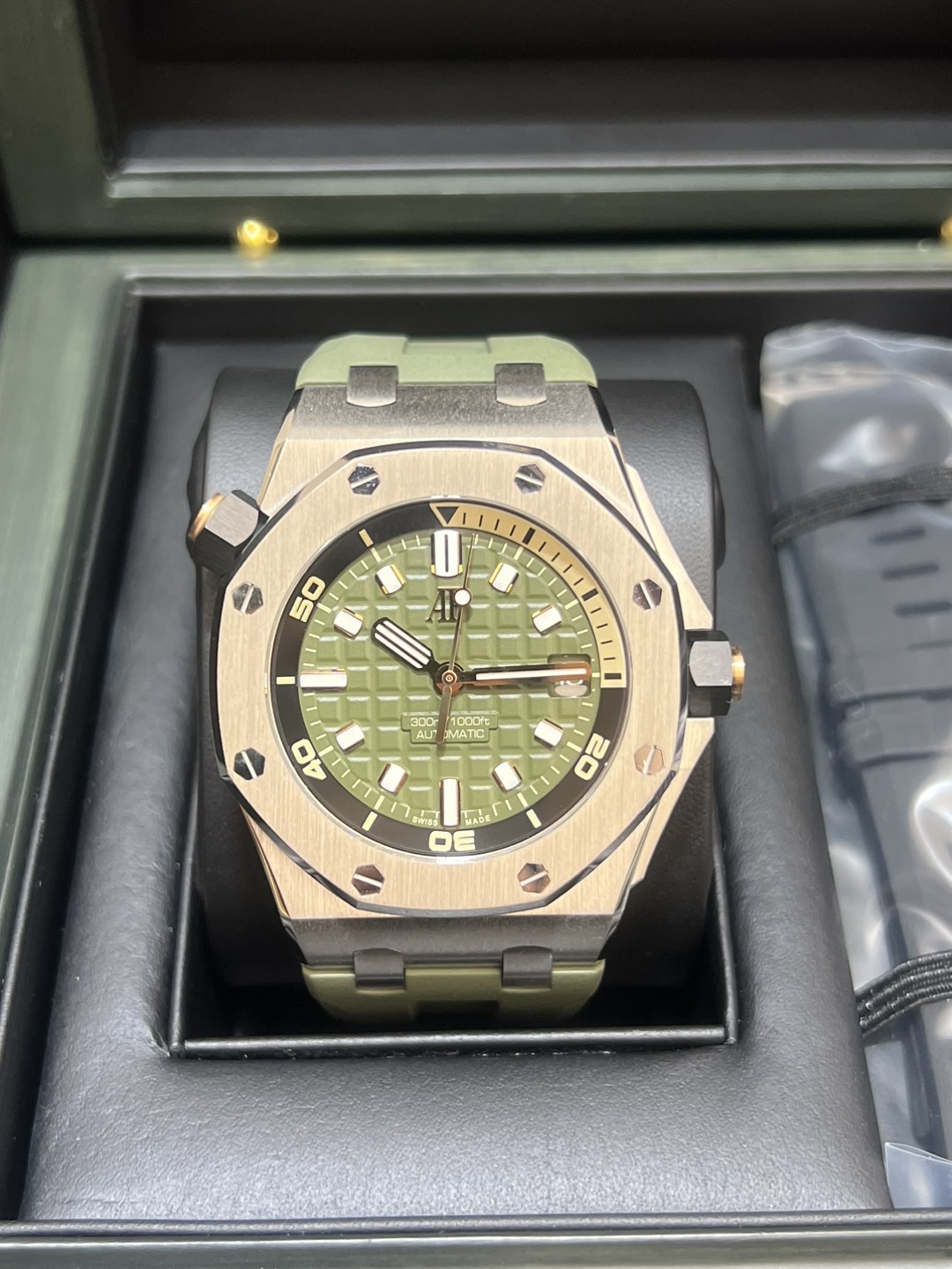 Audemars Piguet 15720ST.OO.A052CA.01