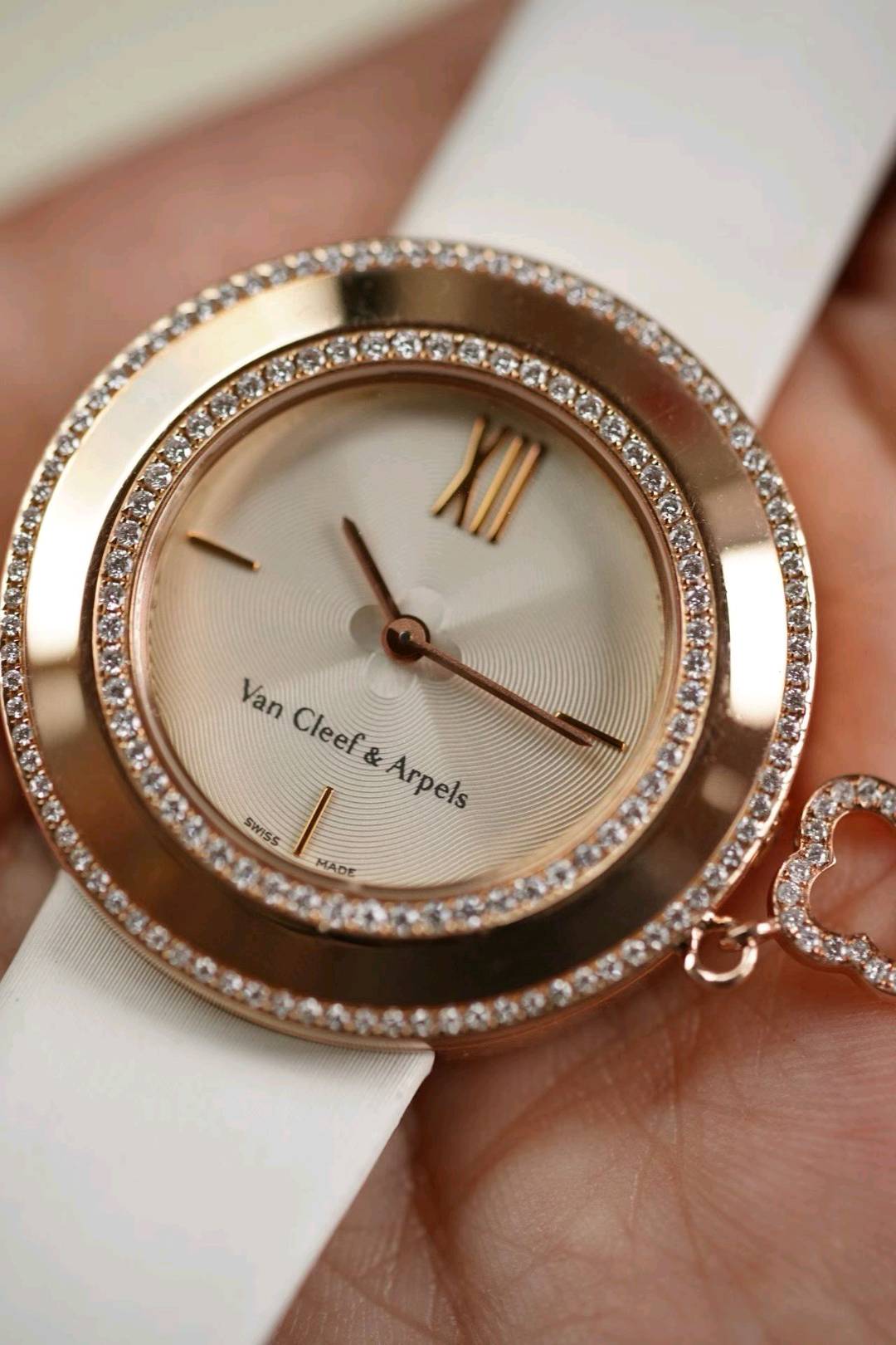 Van Cleef & Arpels VCARM95000 detail 4