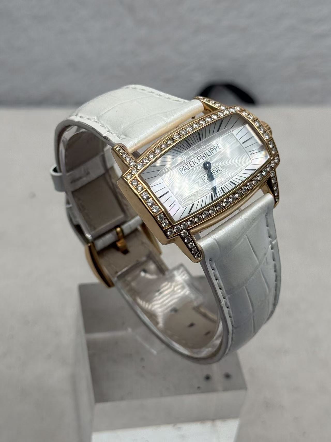Patek Philippe 4980R-001 detail 1