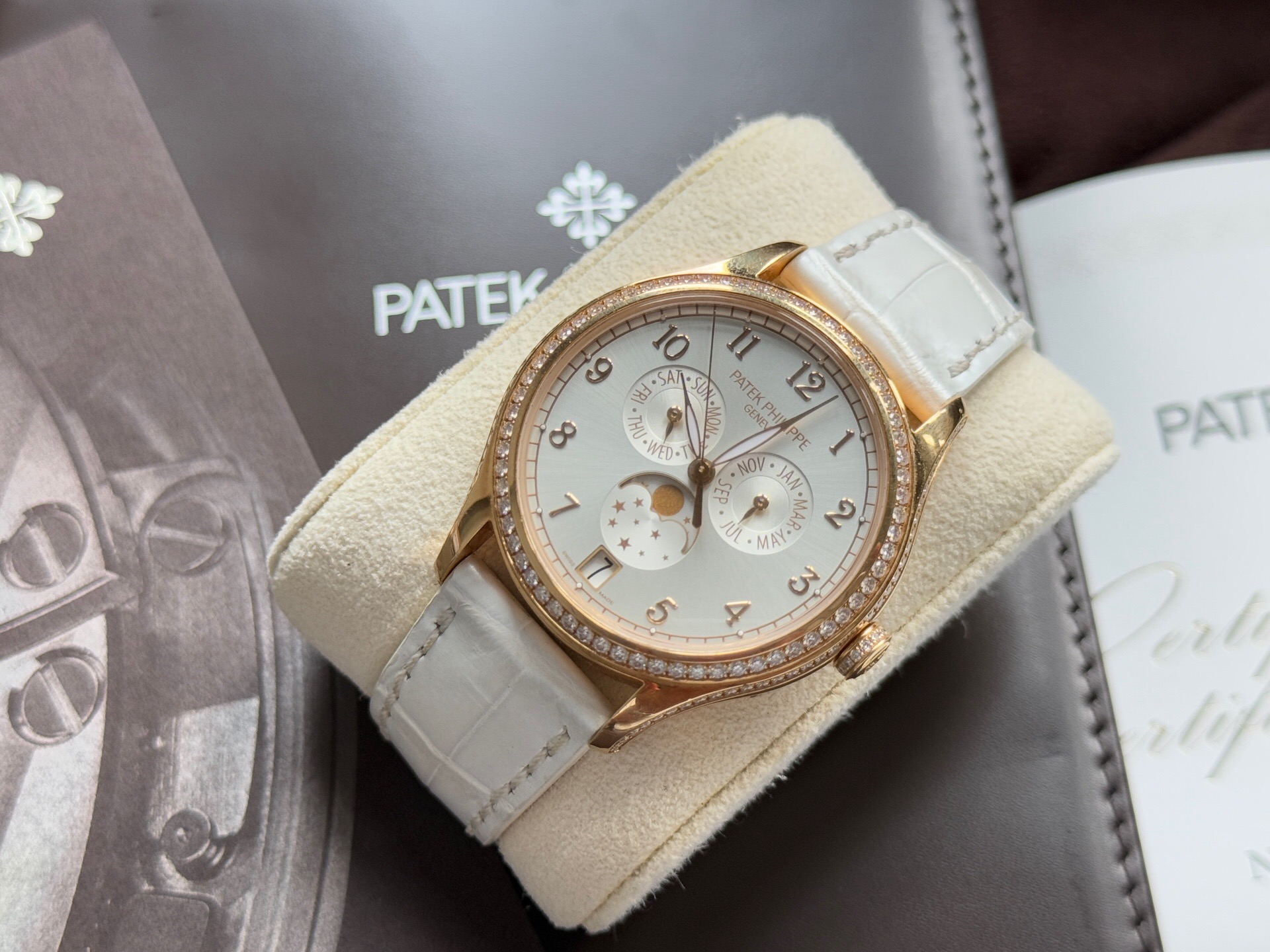 Patek Philippe 4947R-001 detail 1