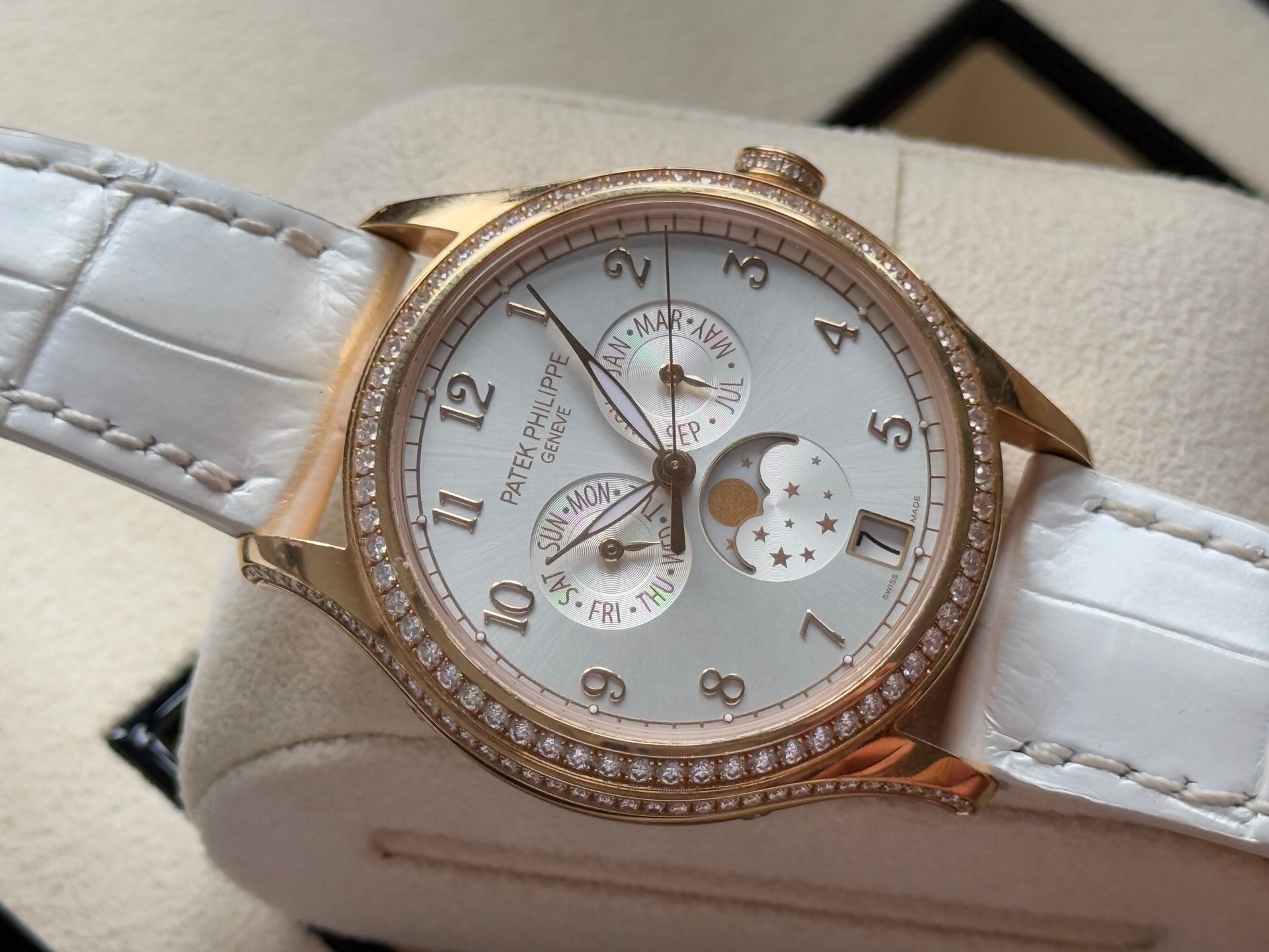 Patek Philippe 4947R-001 detail 2
