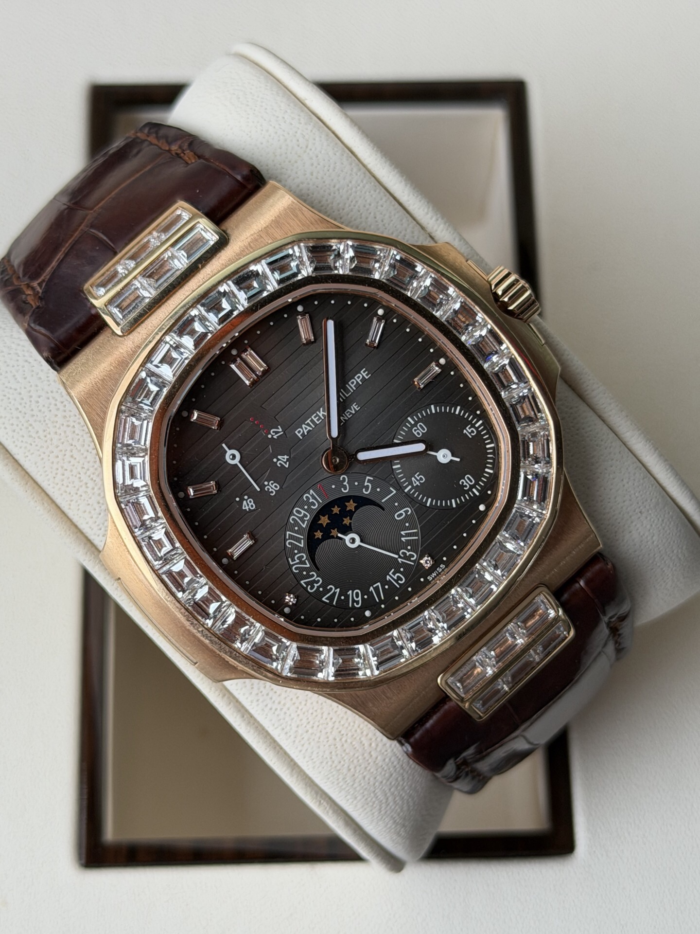 Patek Philippe 5724R-001 detail 1