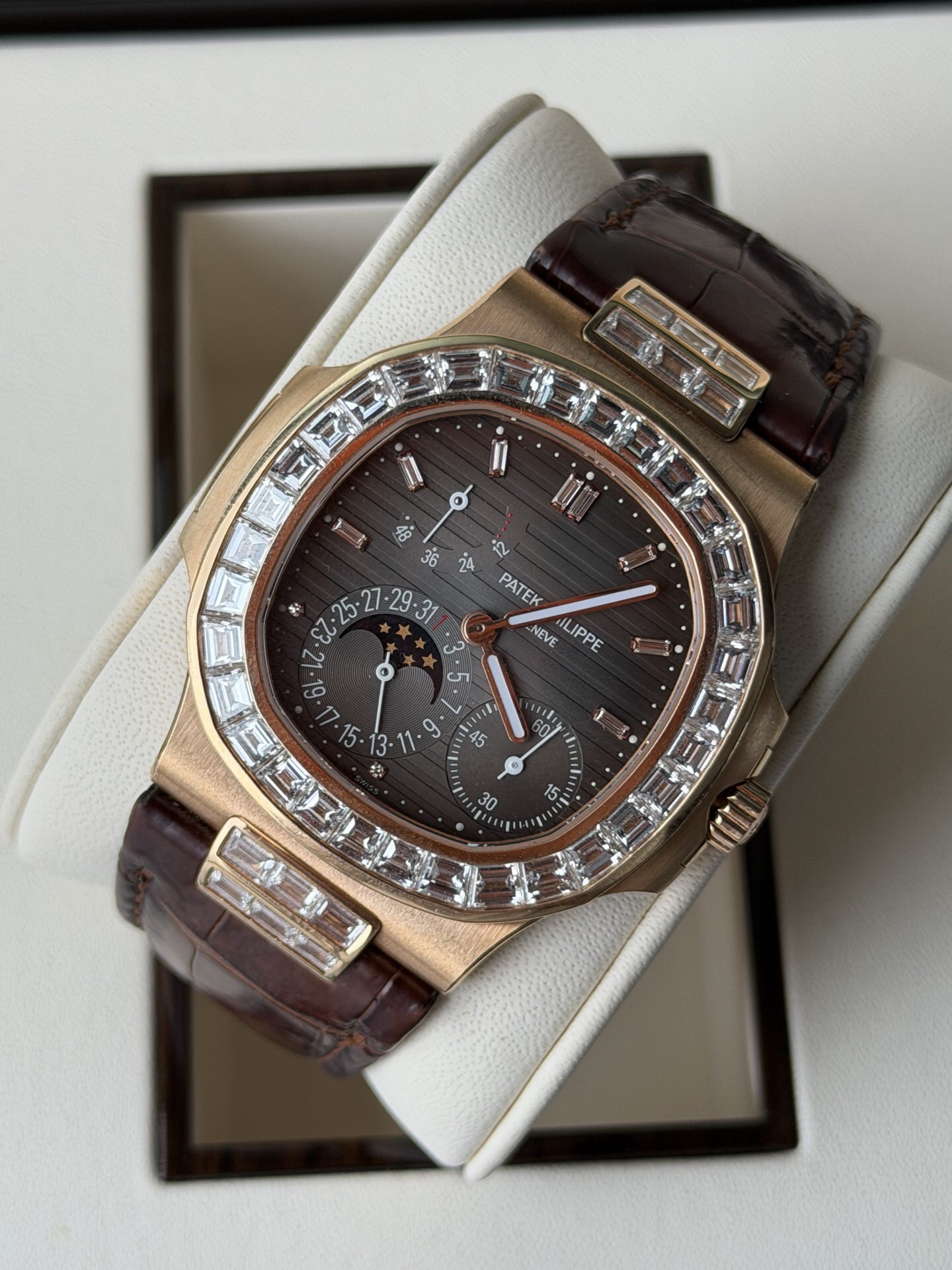 Patek Philippe 5724R-001 detail 2
