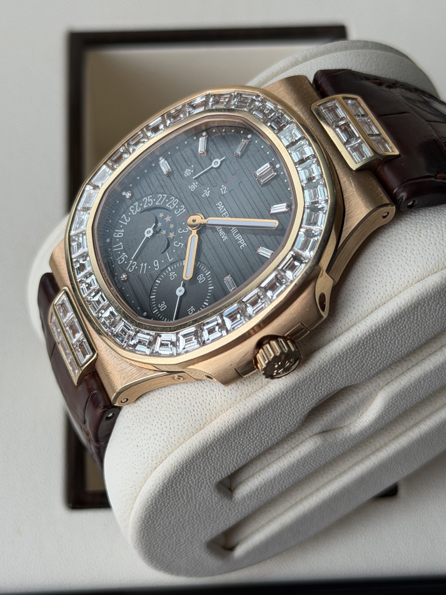 Patek Philippe 5724R-001 detail 4