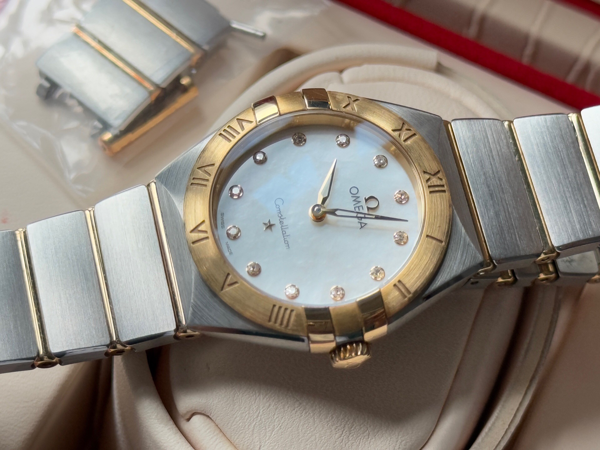 Omega 131.20.28.60.55.002 detail 2
