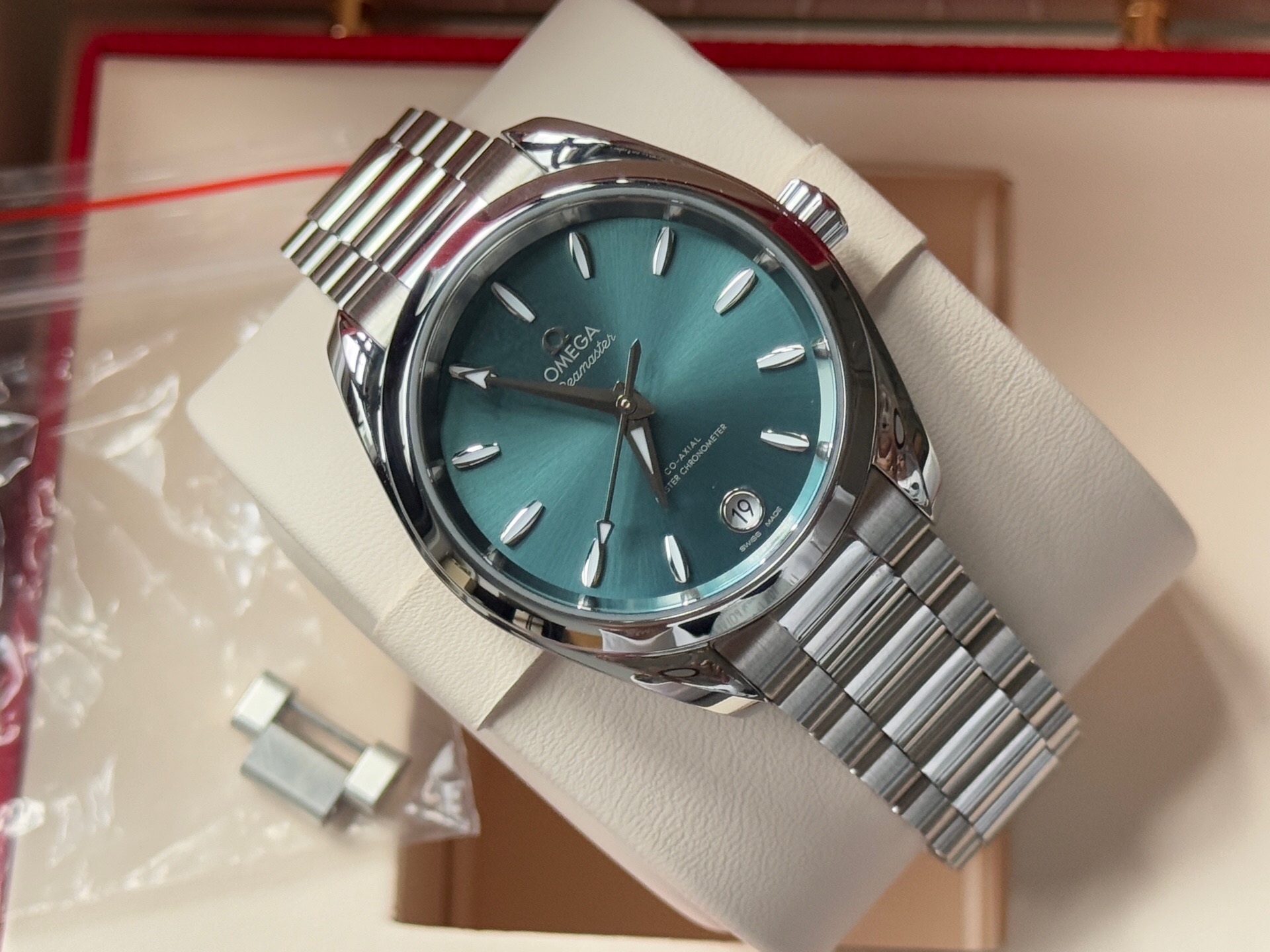 Omega 220.10.34.20.10.001 detail 4