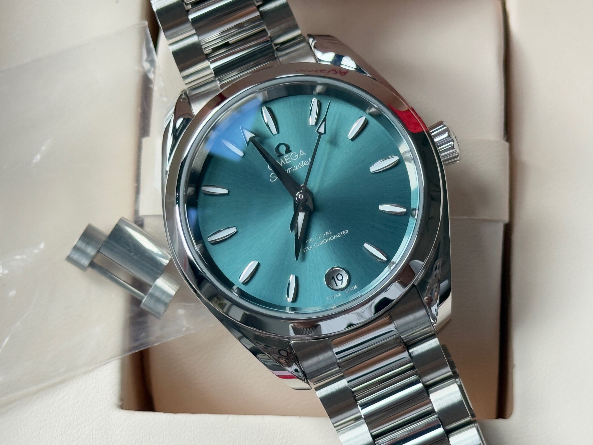Omega 220.10.34.20.10.001 detail 1