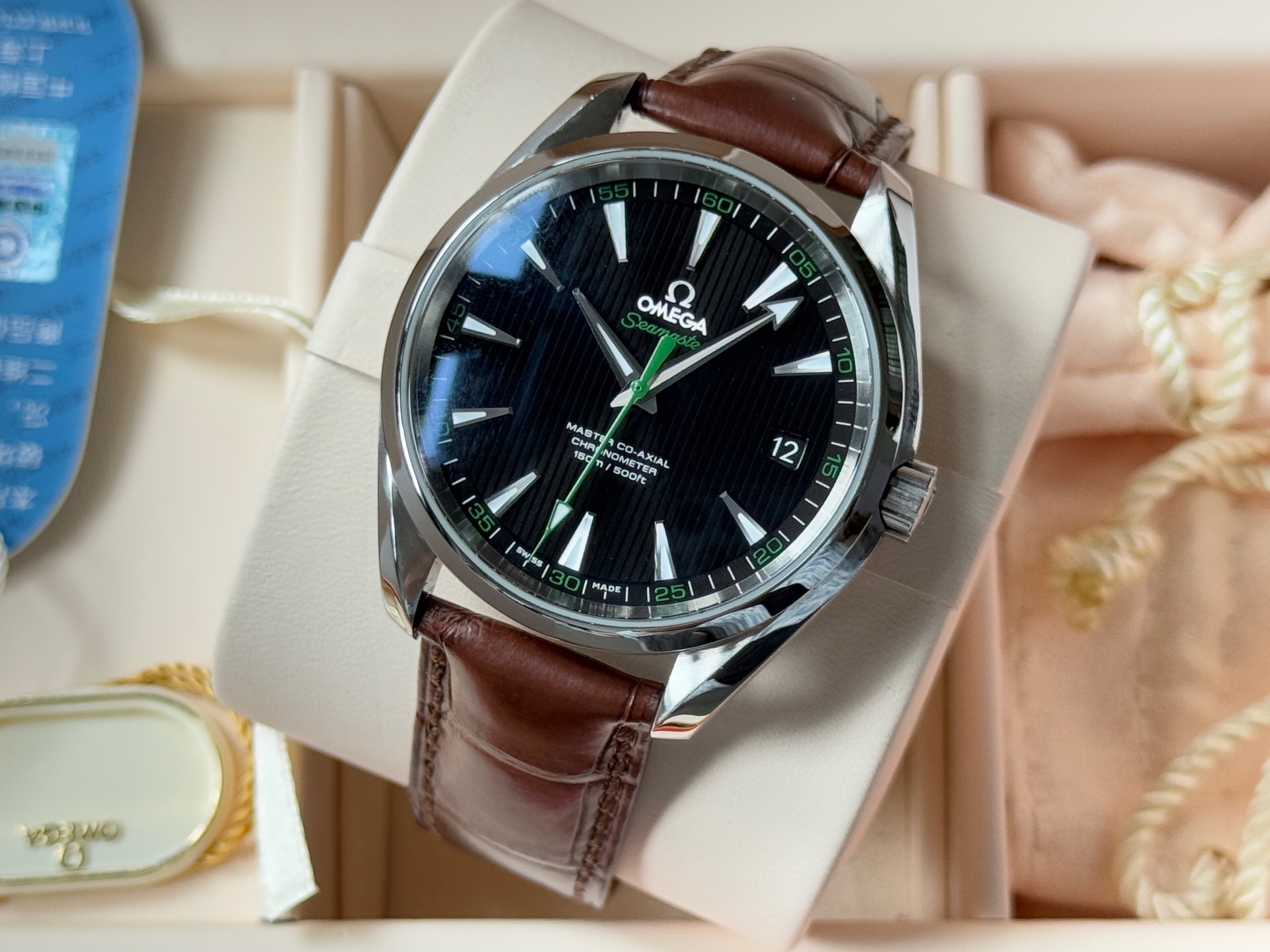 Omega 231.12.42.21.01.003 detail 2