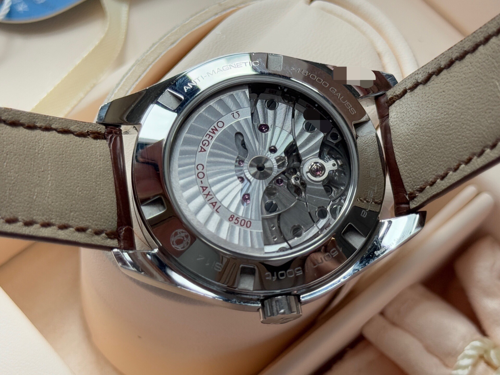 Omega 231.12.42.21.01.003 detail 6