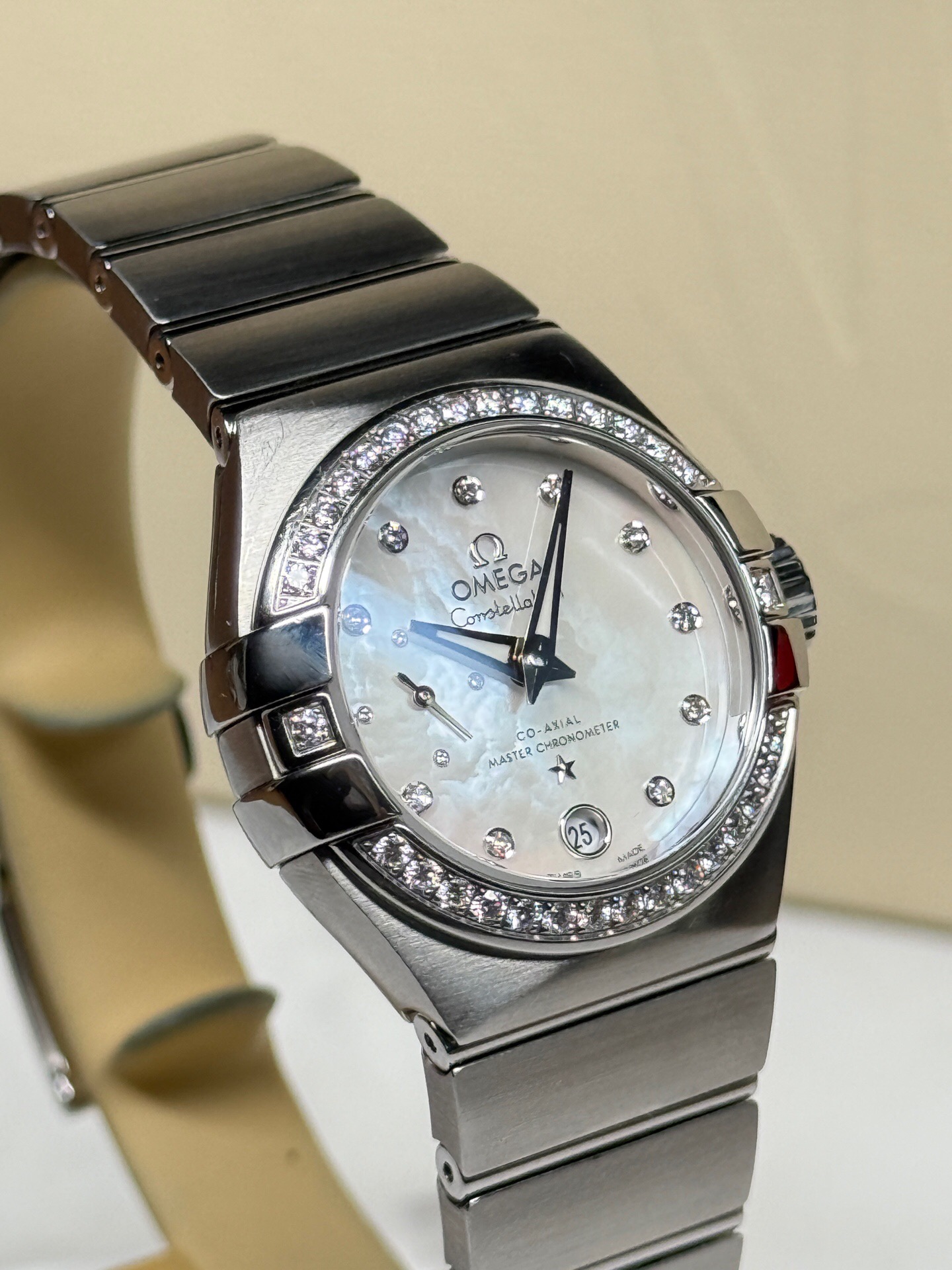 Omega 127.15.27.20.55.001 detail 1