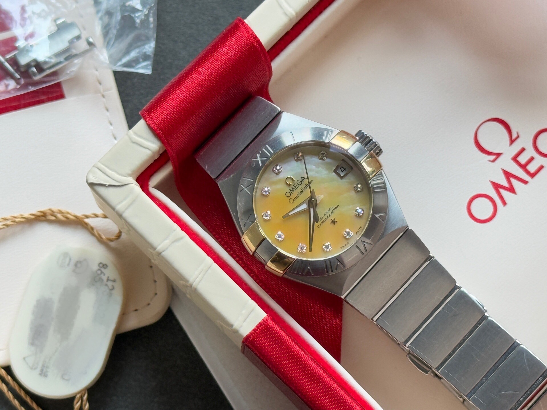 Omega 123.20.27.20.57.003 detail 2