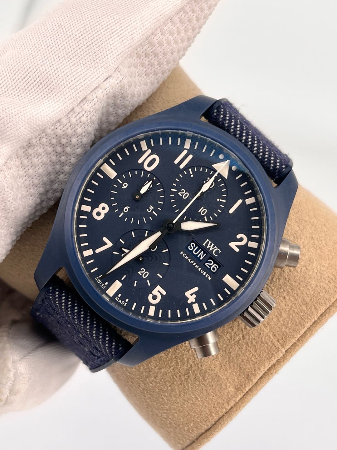IWC IW389404 detail 2