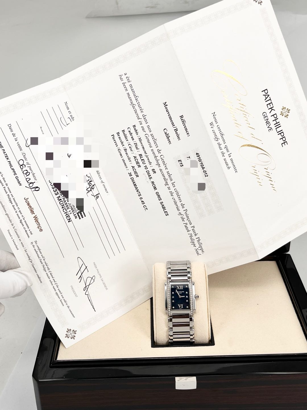 Patek Philippe 4910 / 10A-012 detail 4