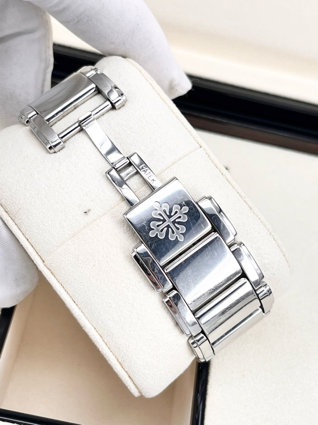 Patek Philippe 4910 / 10A-012 detail 5