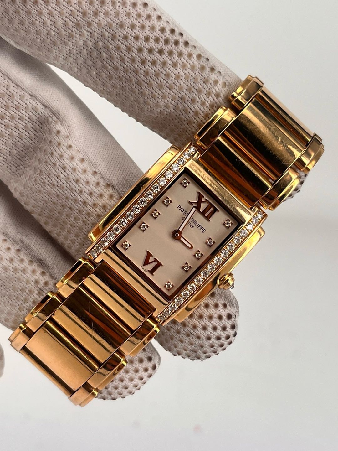 Patek Philippe 4910 / 11R-011 detail 1