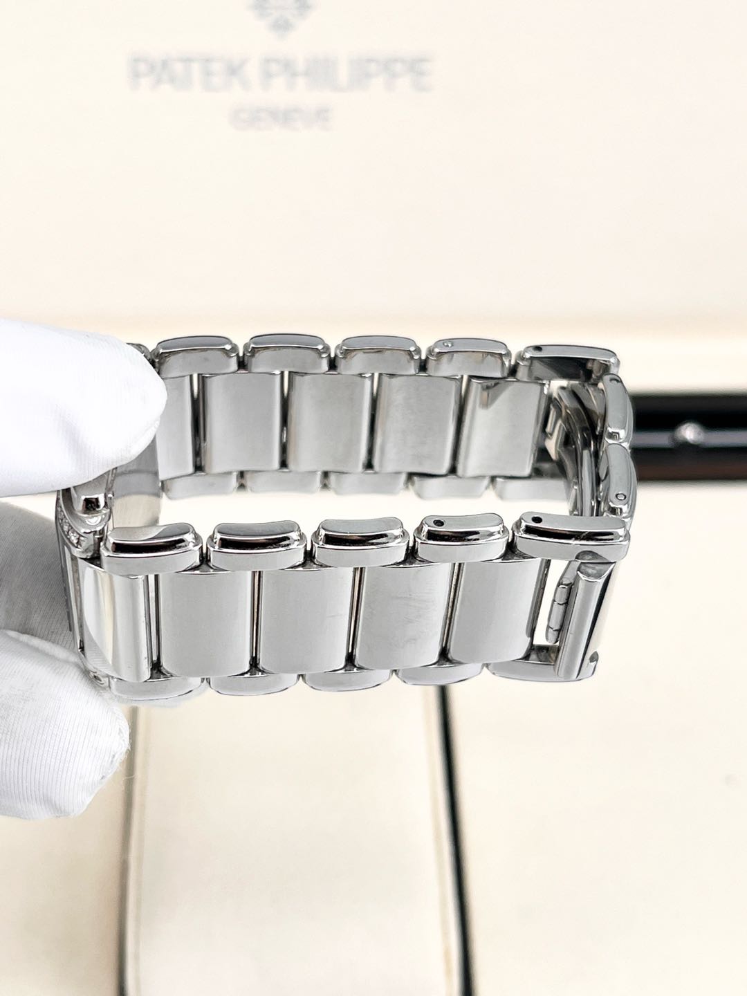 Patek Philippe 4910 / 10A-012 detail 7