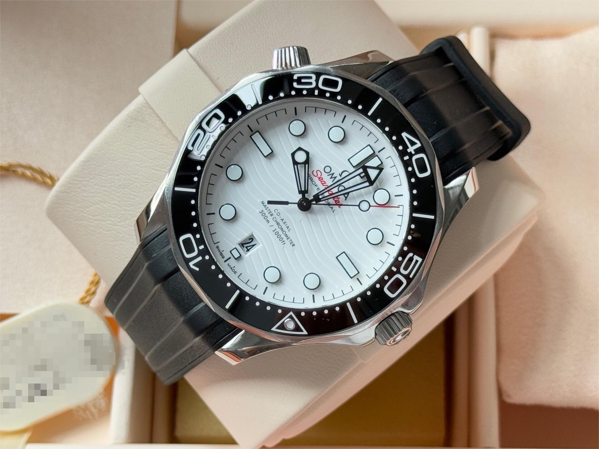 Omega 210.32.42.20.04.001 detail 1