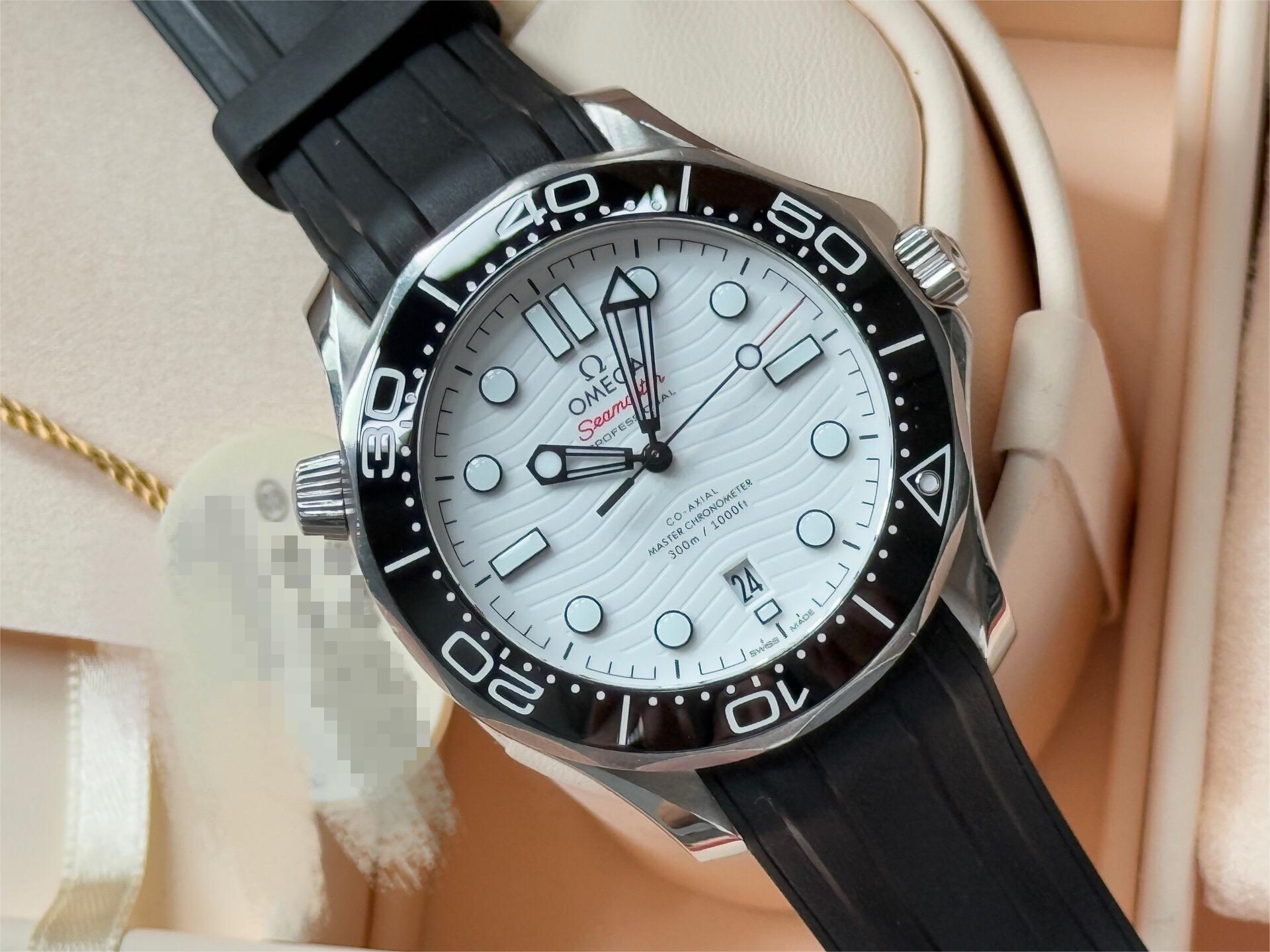Omega 210.32.42.20.04.001 detail 4