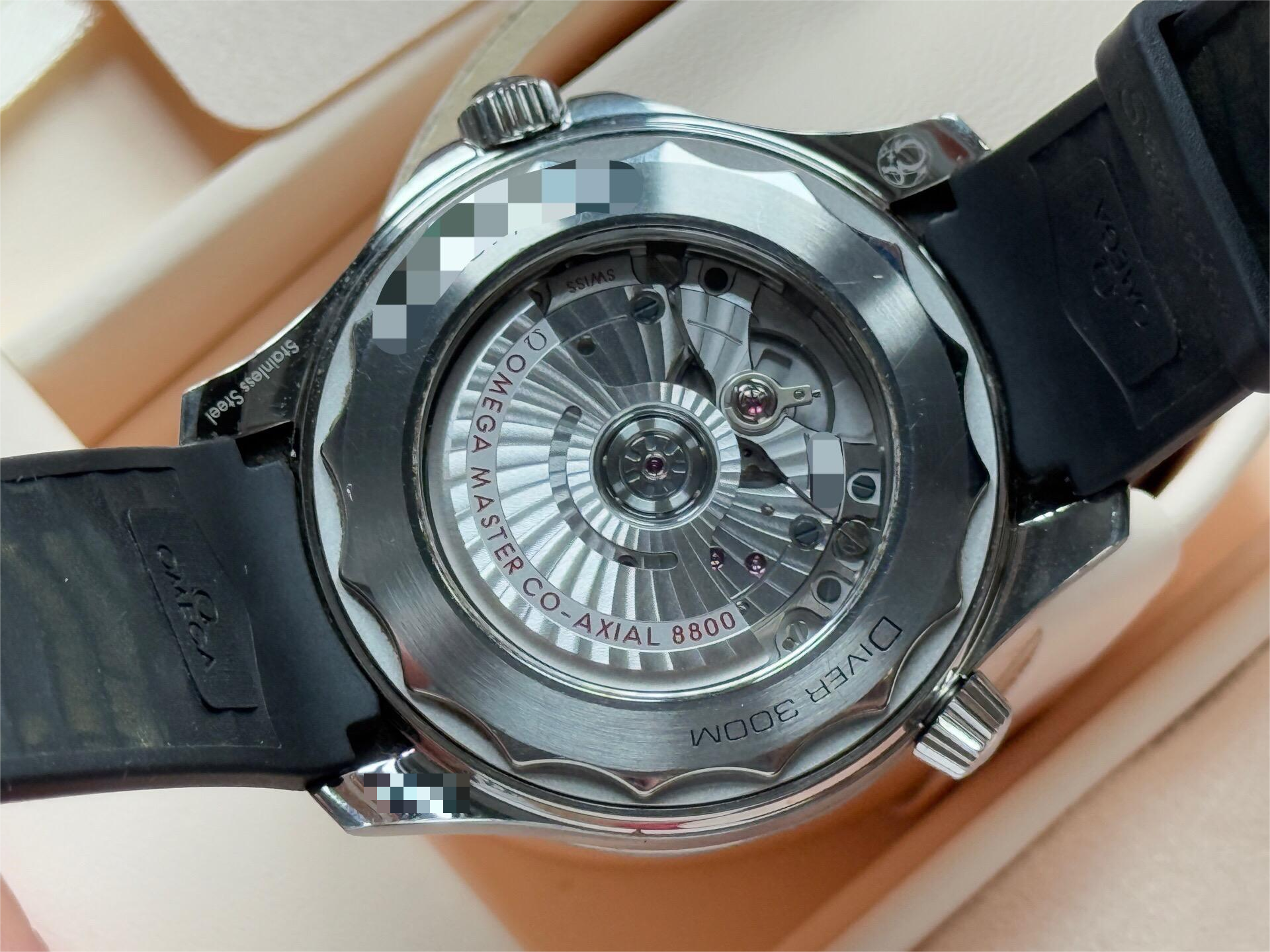 Omega 210.32.42.20.04.001 detail 6