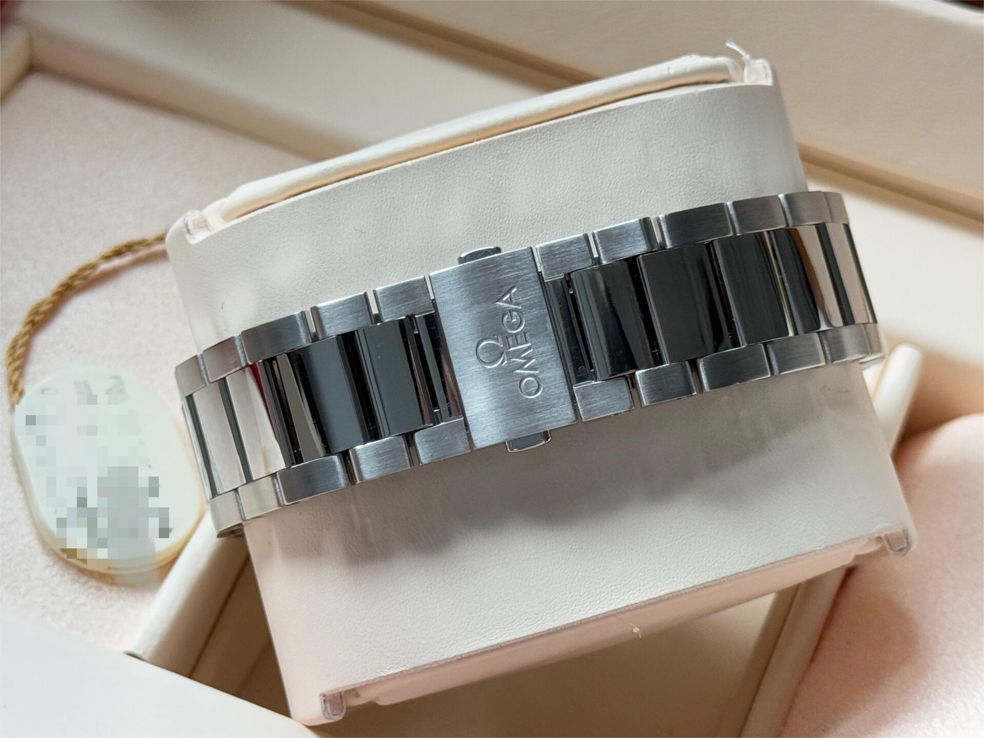 Omega 220.10.41.21.01.001 detail 5