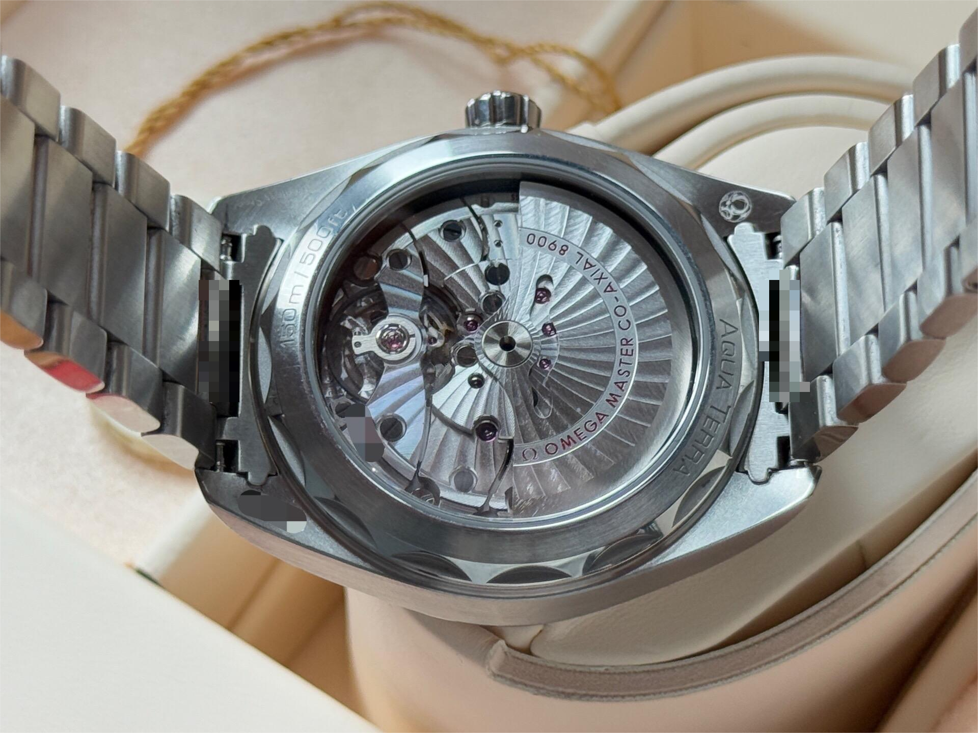 Omega 220.10.41.21.01.001 detail 6
