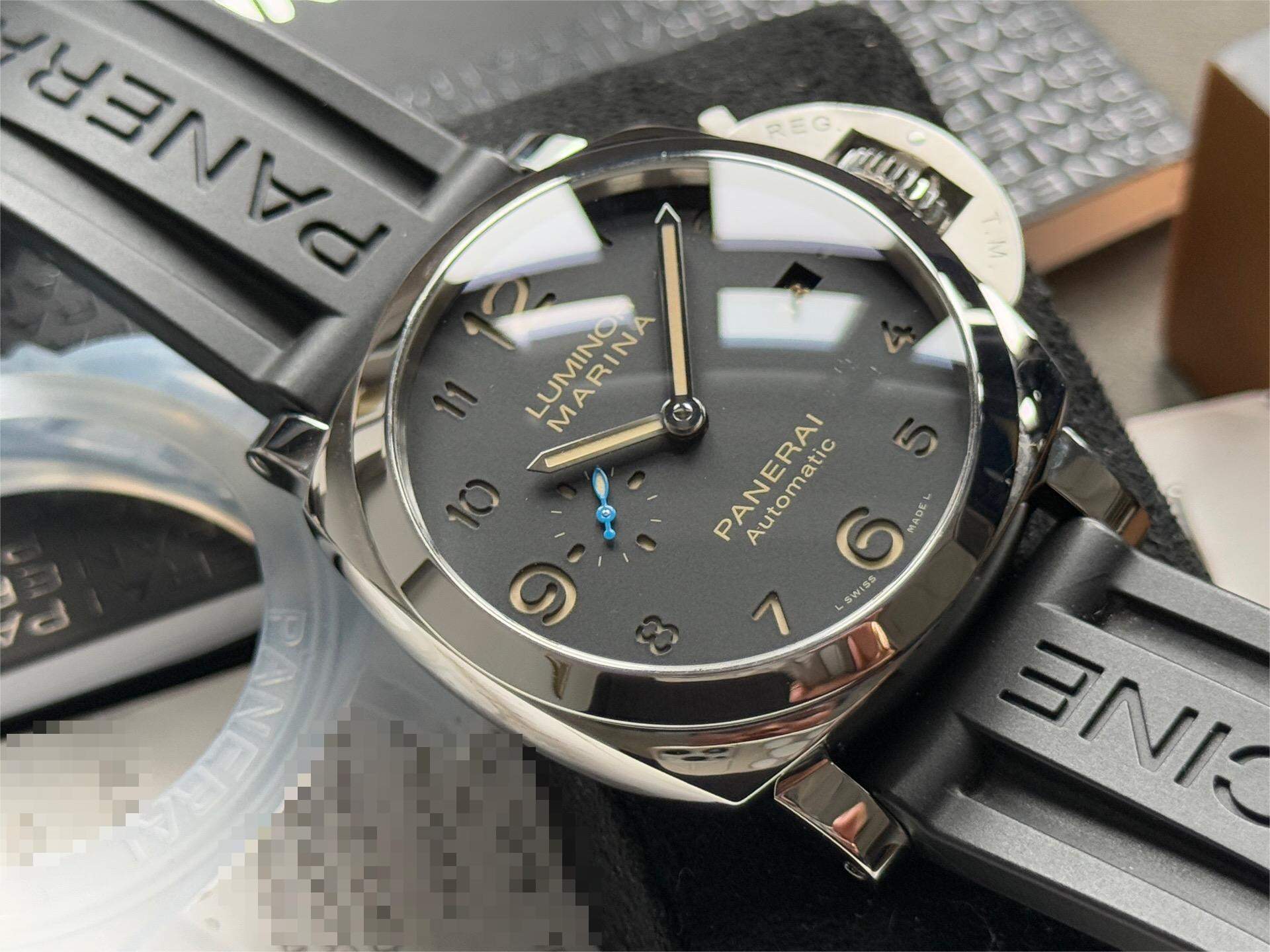 Panerai PAM01359 detail 3