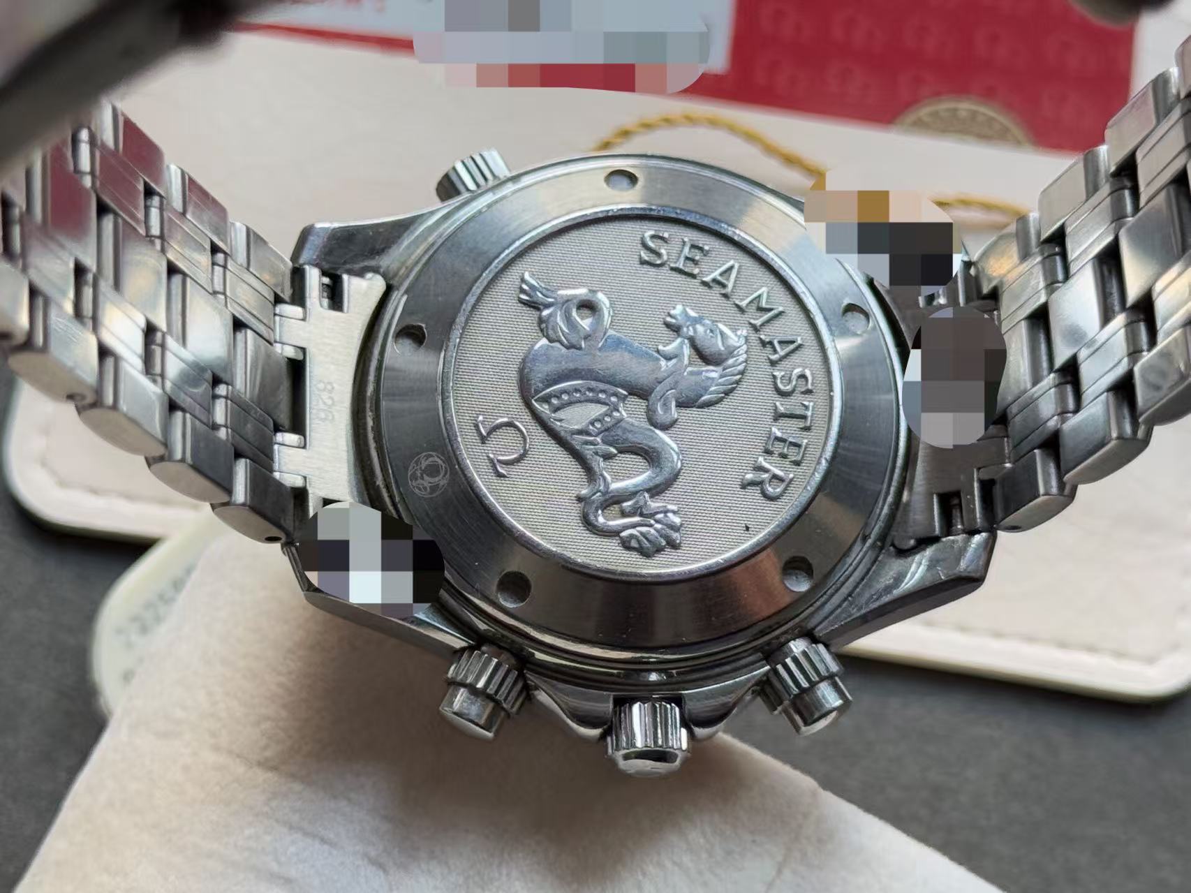Omega 2225.80.00 detail 3