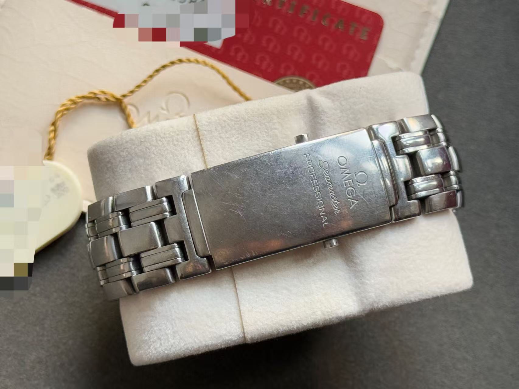 Omega 2225.80.00 detail 4