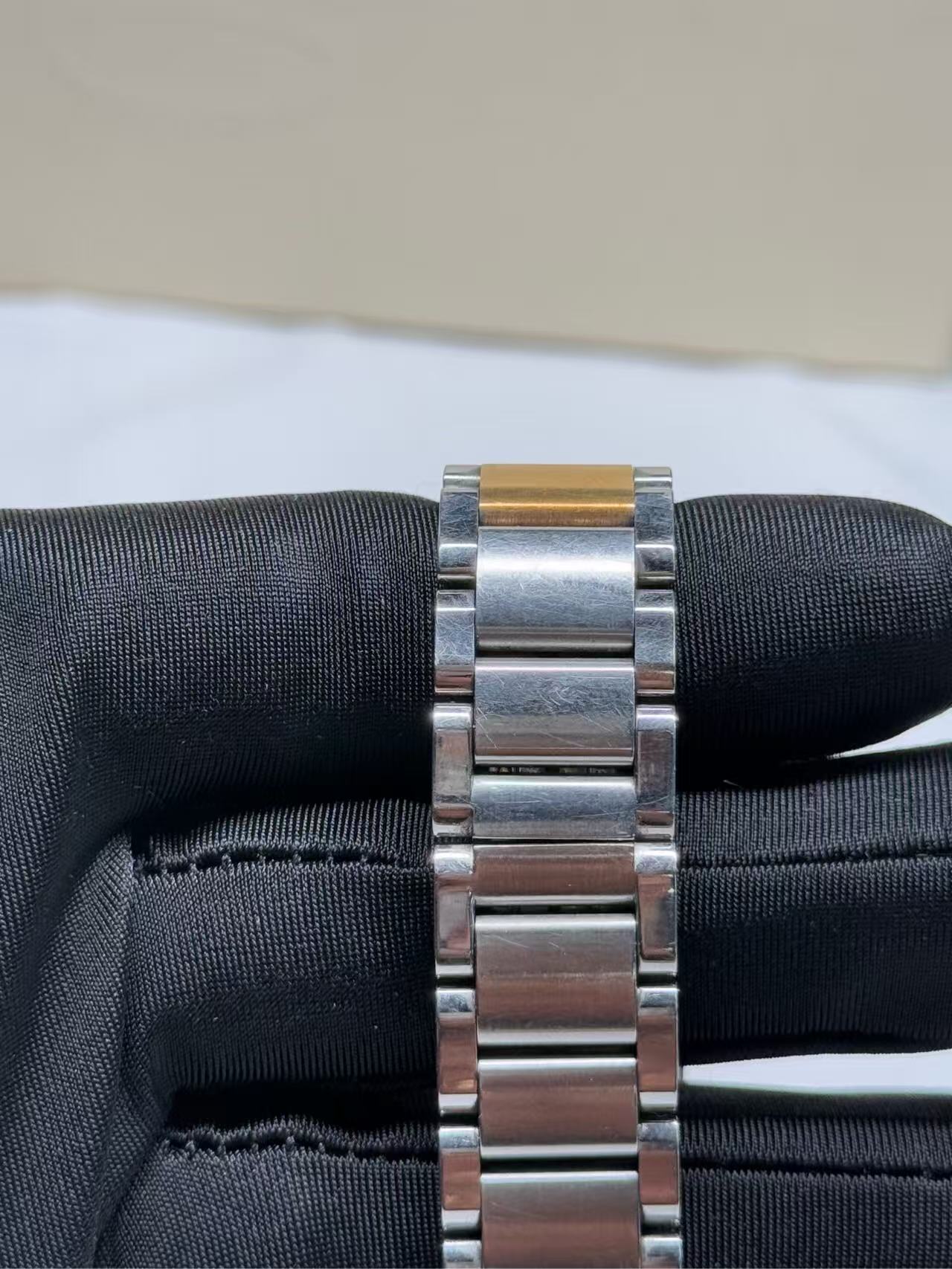 Baume & Mercier MOA08599 detail 4