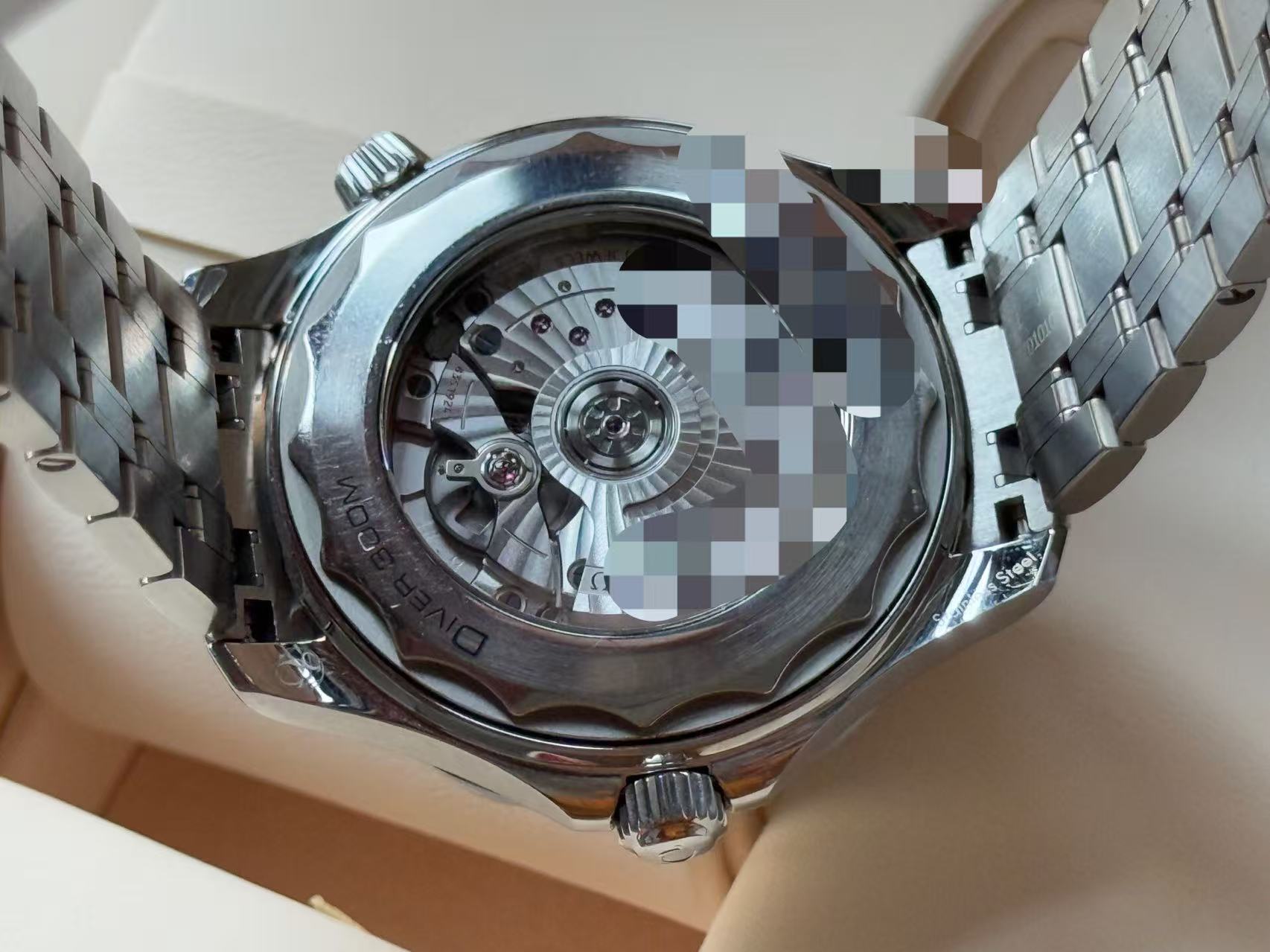 Omega 210.30.42.20.01.001 detail 3