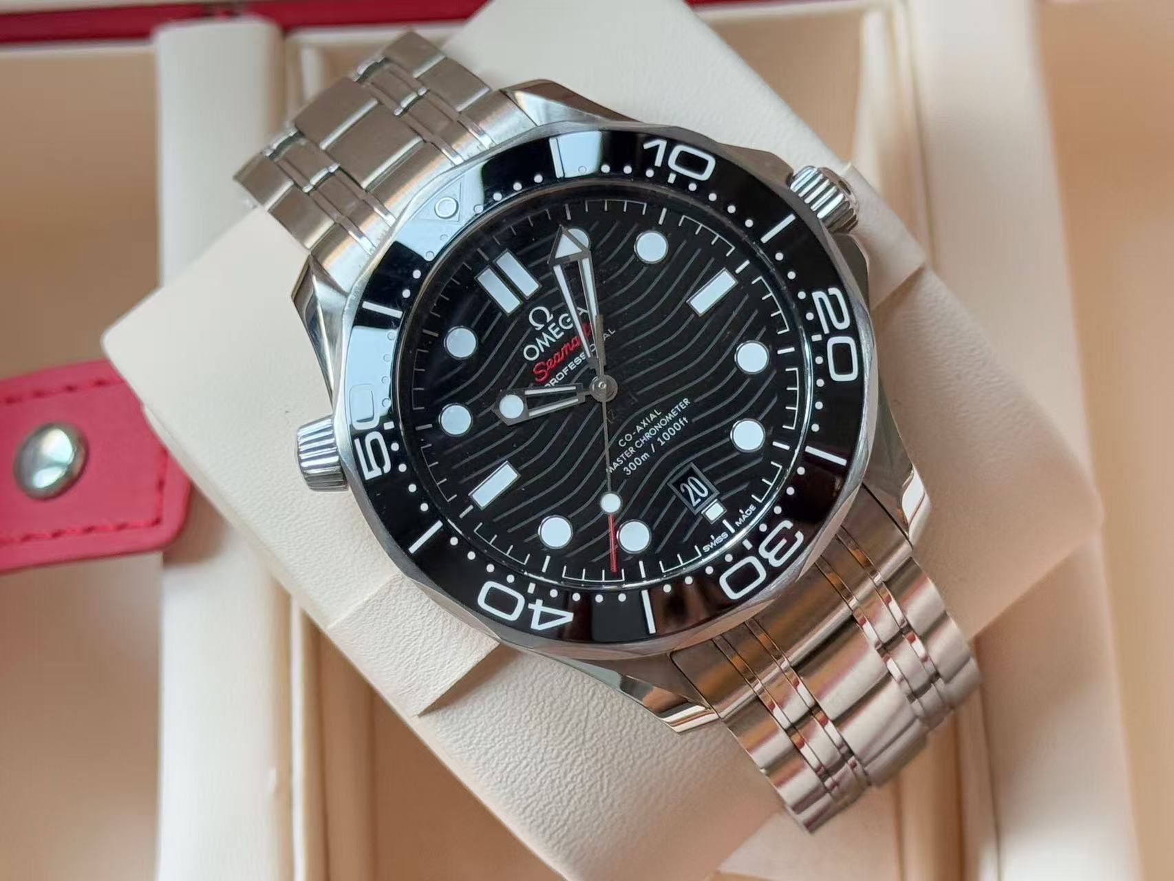 Omega 210.30.42.20.01.001 detail 1