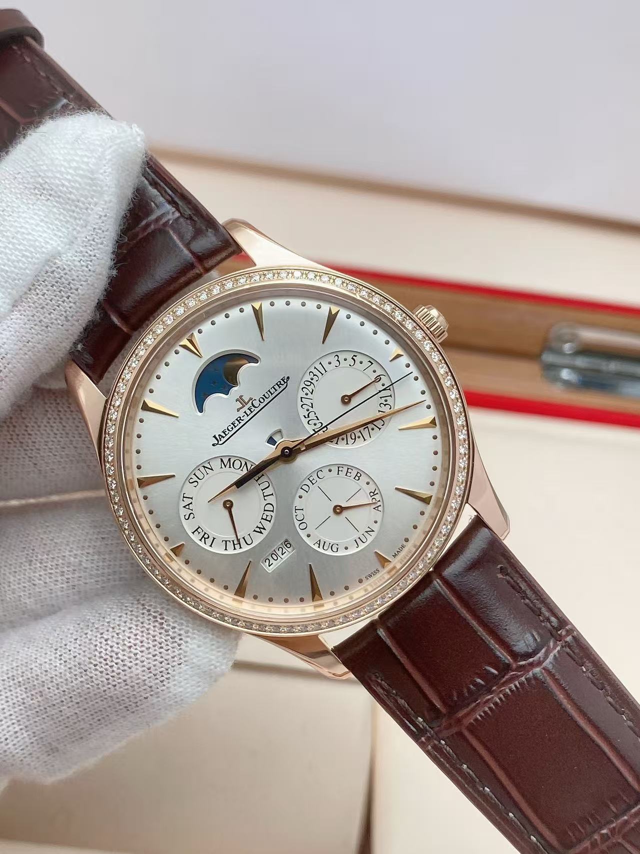 Jaeger-LeCoultre 1302501 detail 1