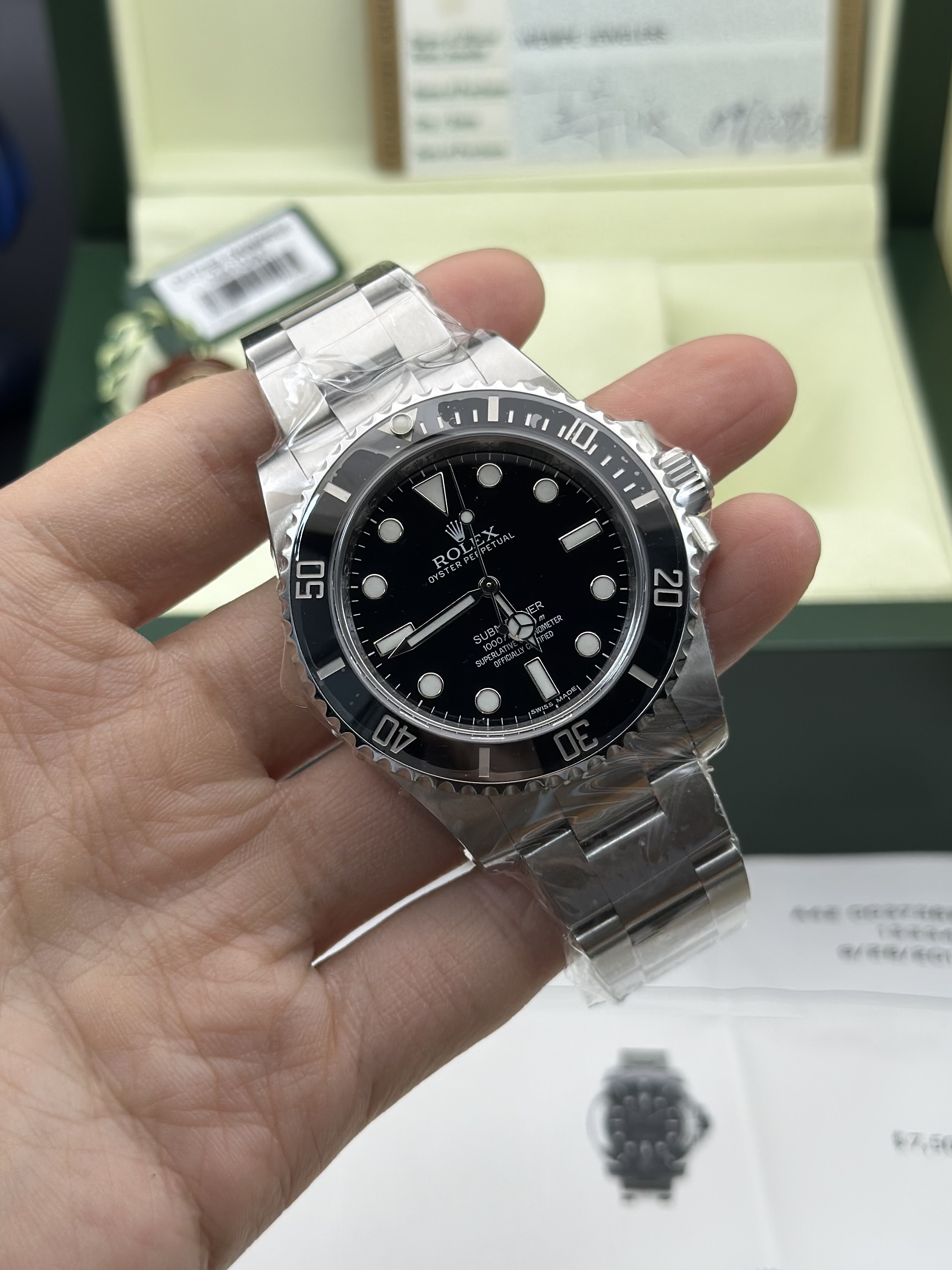 Rolex 114060 detail 1