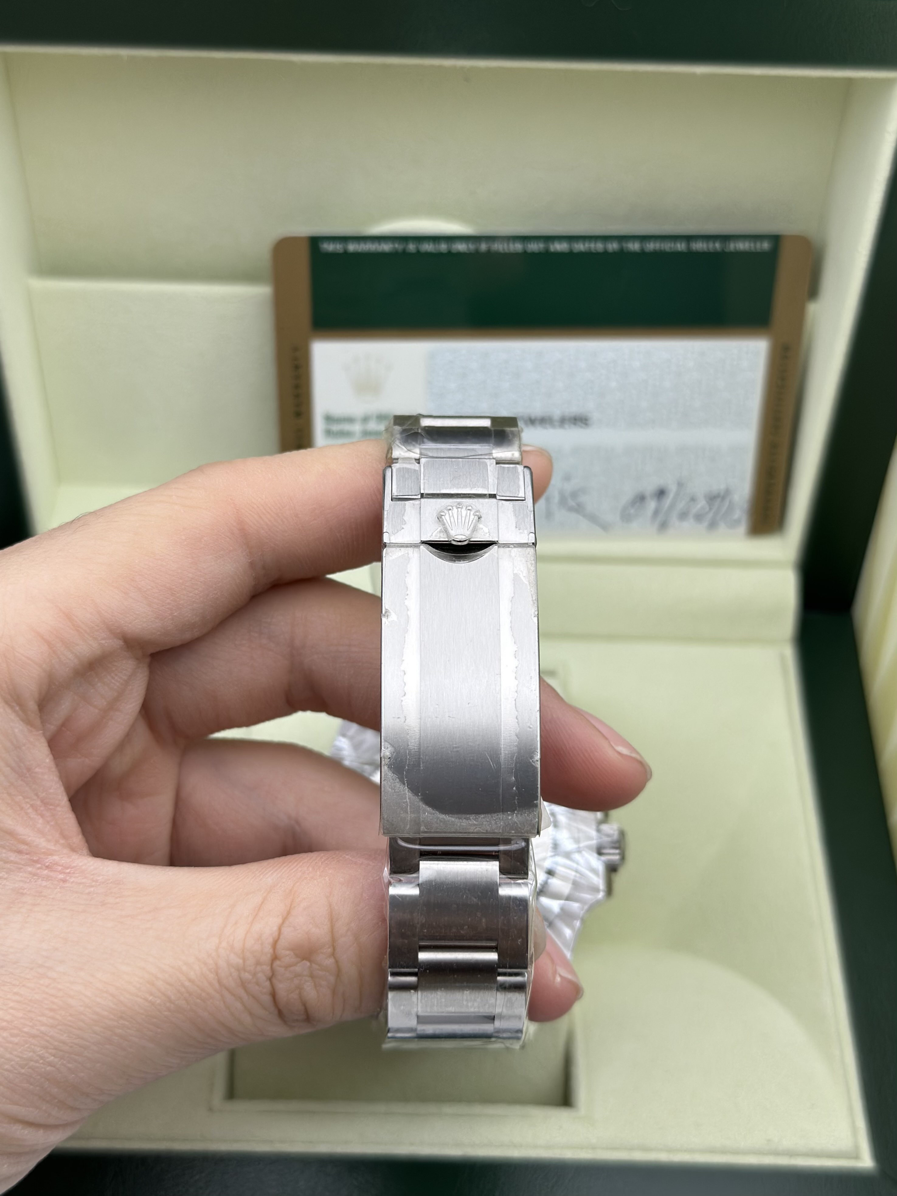 Rolex 114060 detail 4