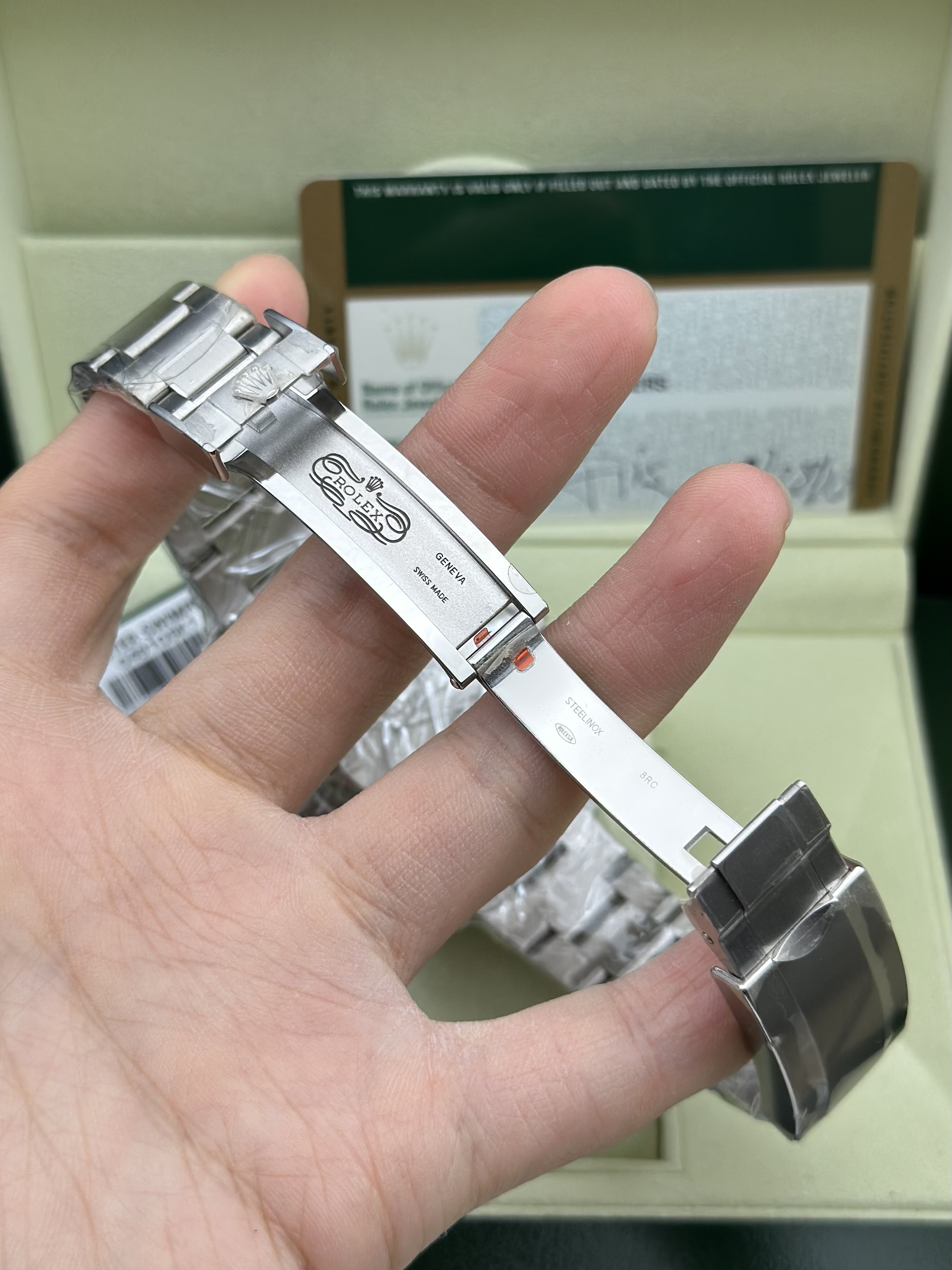 Rolex 114060 detail 5