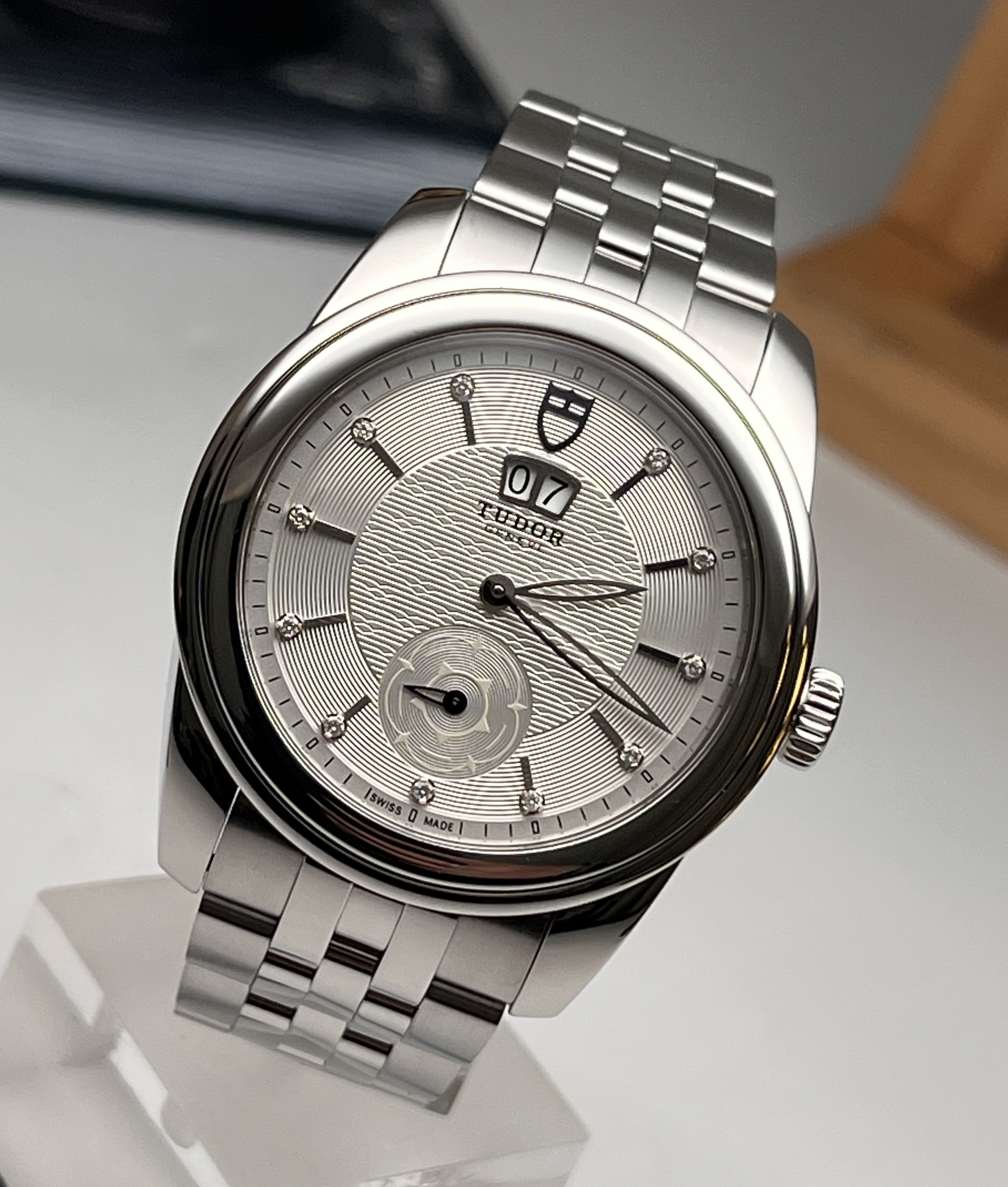 Tudor 57000-6807 detail 1