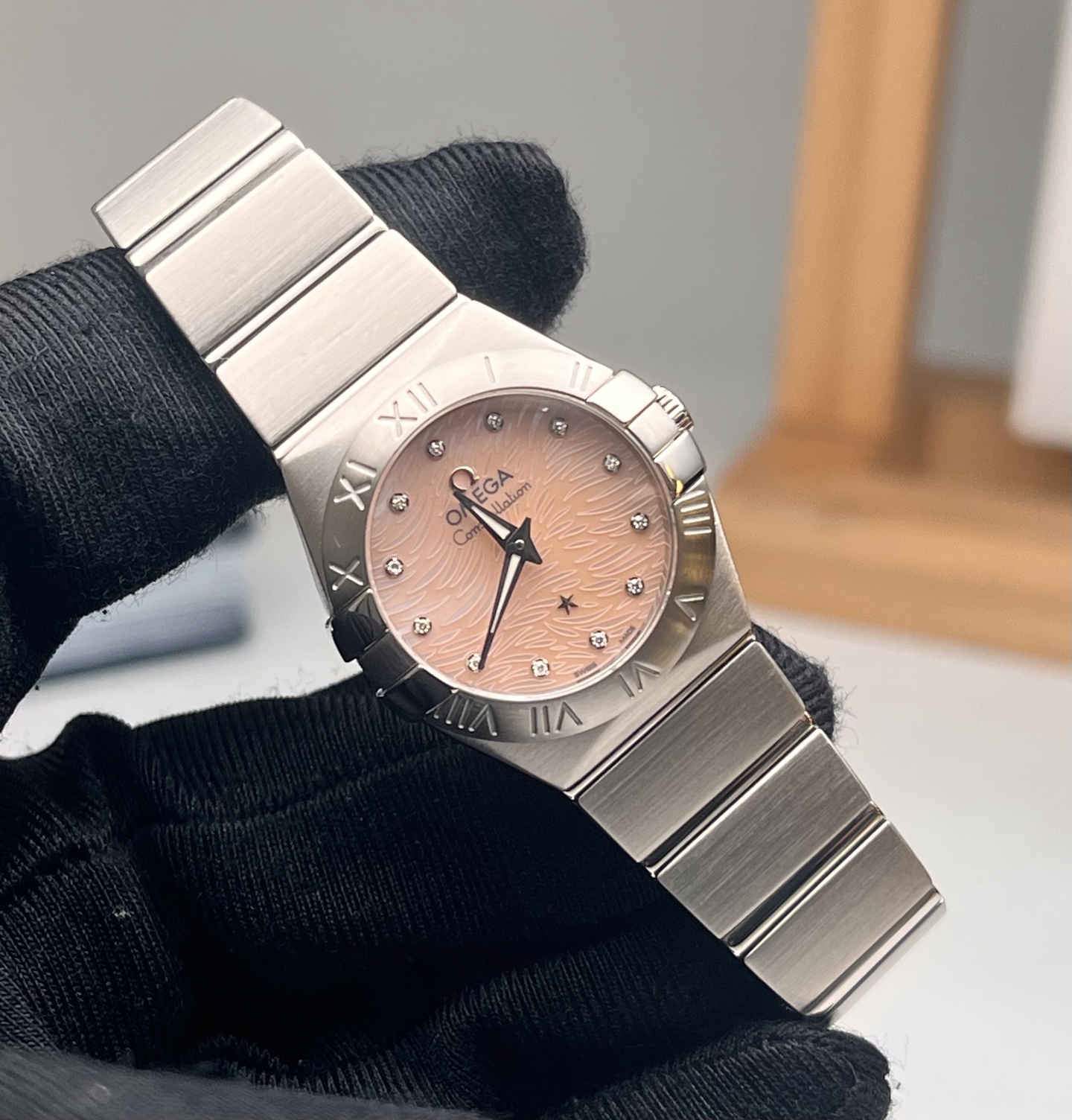 Omega 123.10.24.60.57.002 detail 1