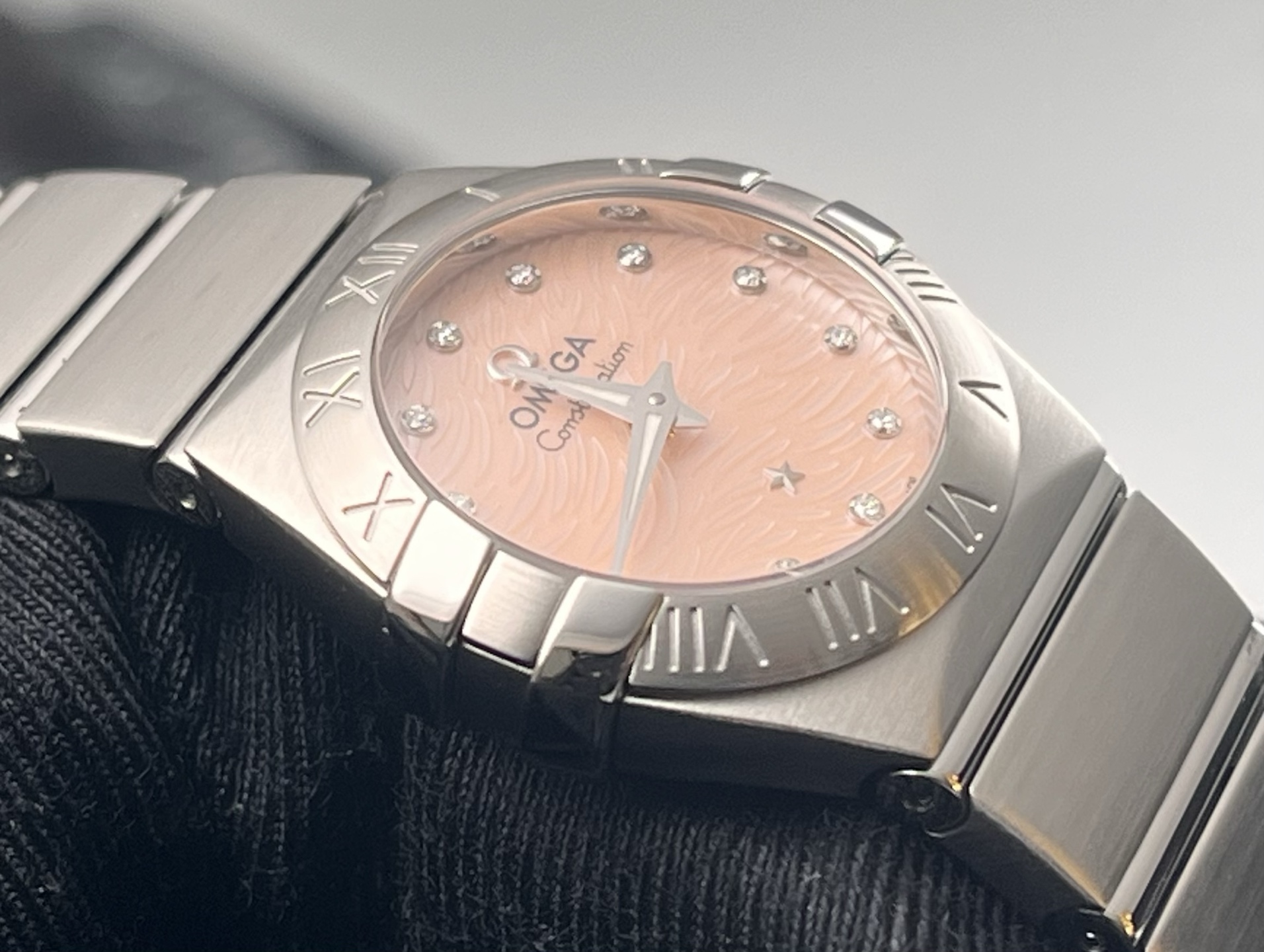 Omega 123.10.24.60.57.002 detail 4