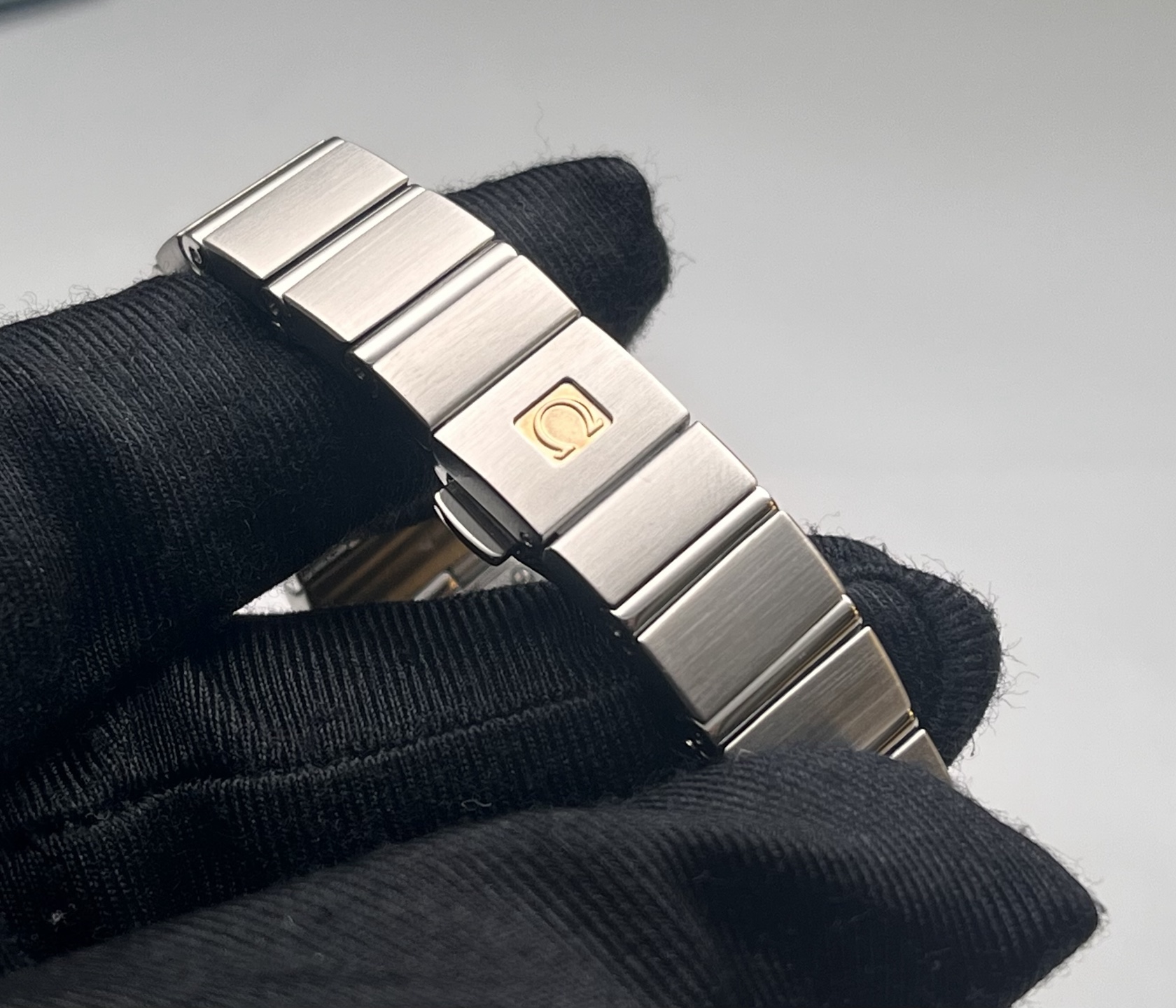Omega 123.10.24.60.57.002 detail 6