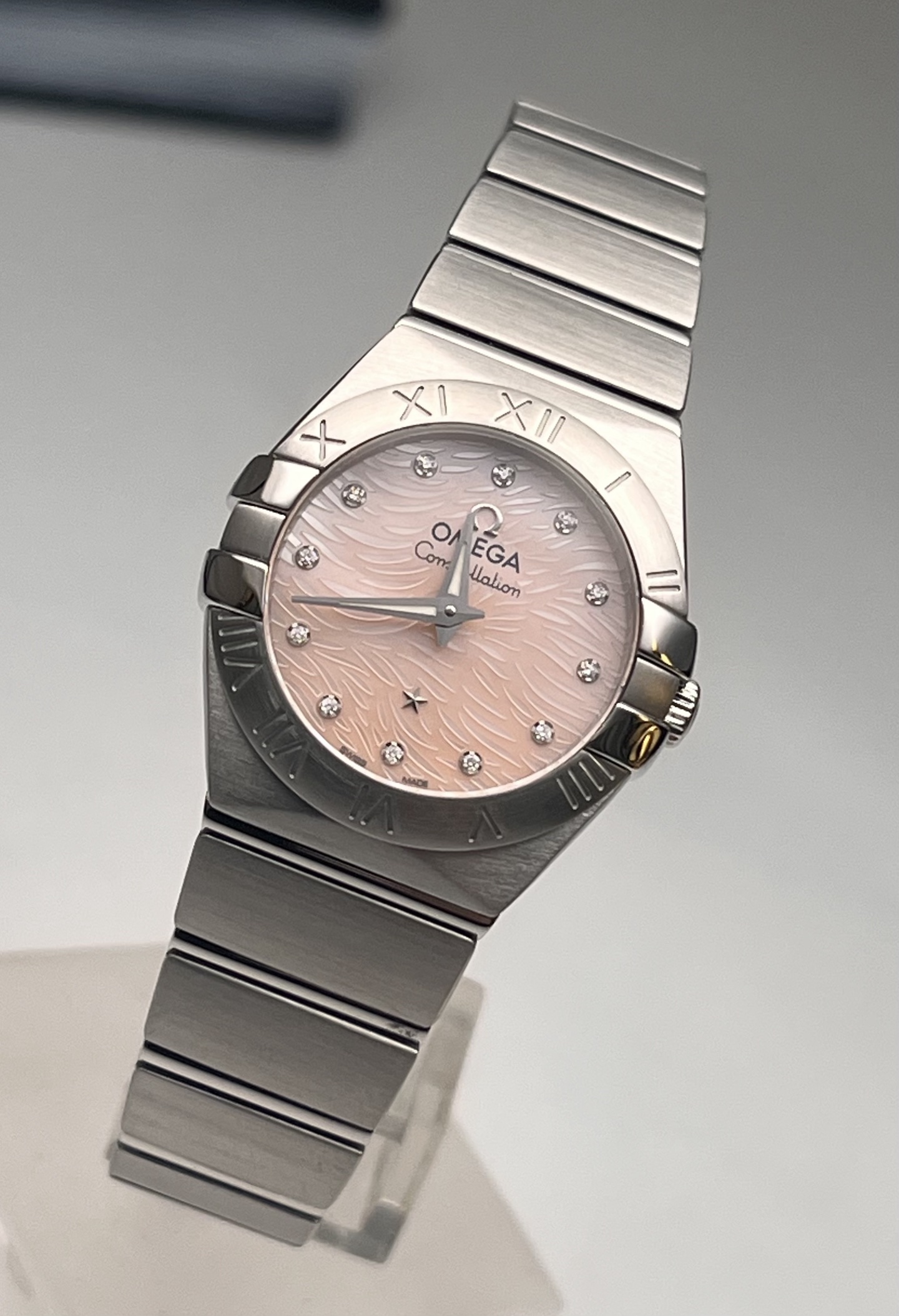 Omega 123.10.24.60.57.002 detail 2