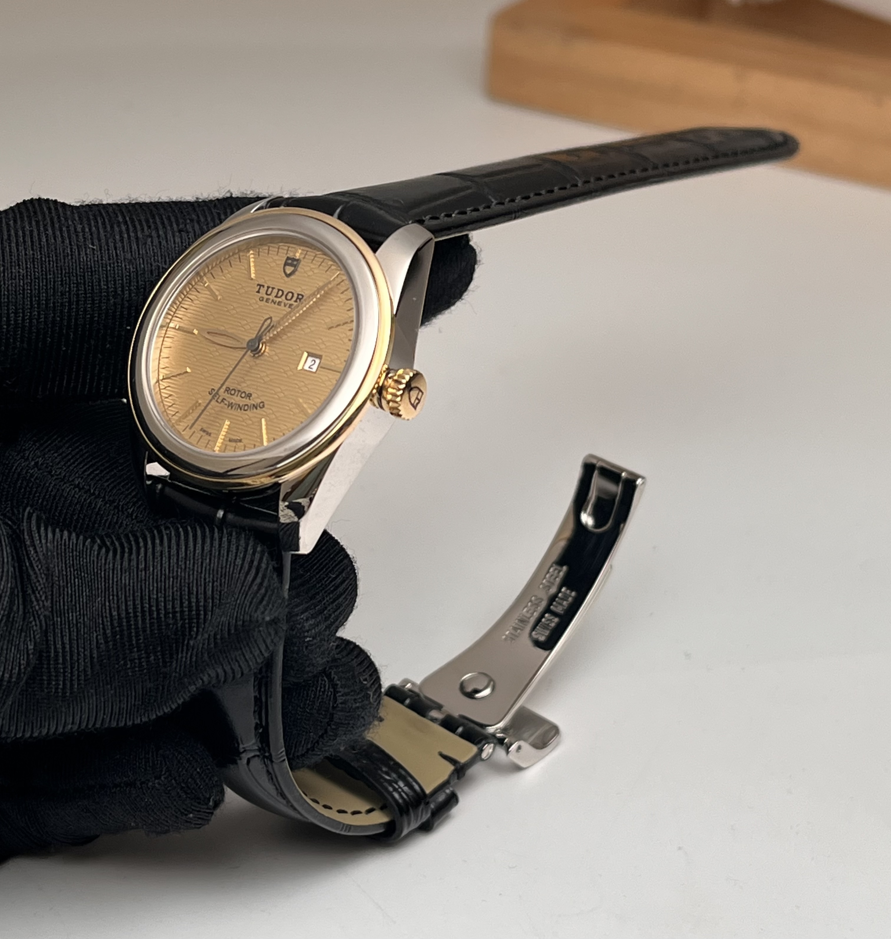 Tudor 53003 detail 2