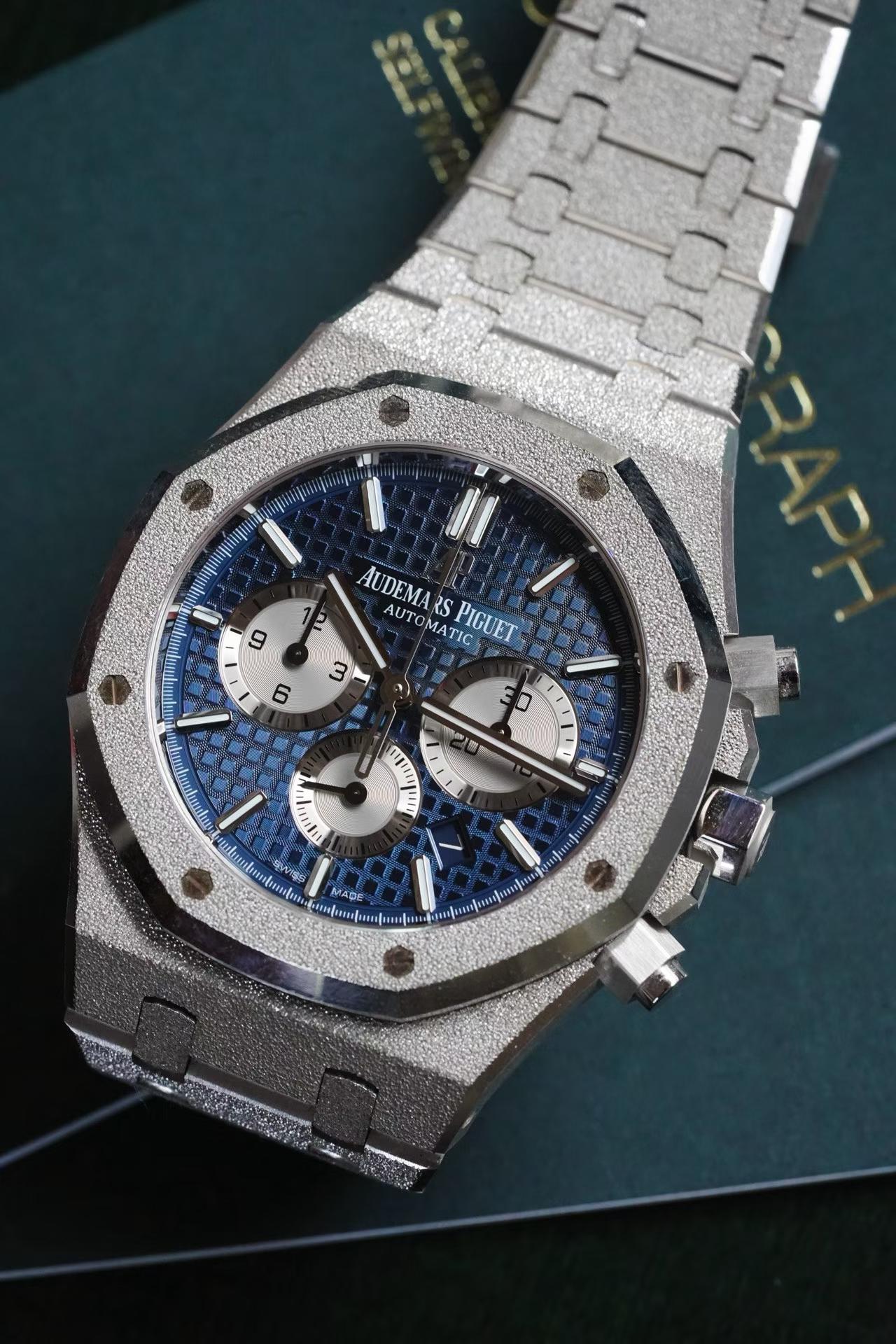 Audemars Piguet 26331BC.GG.1224BC.02 detail 1