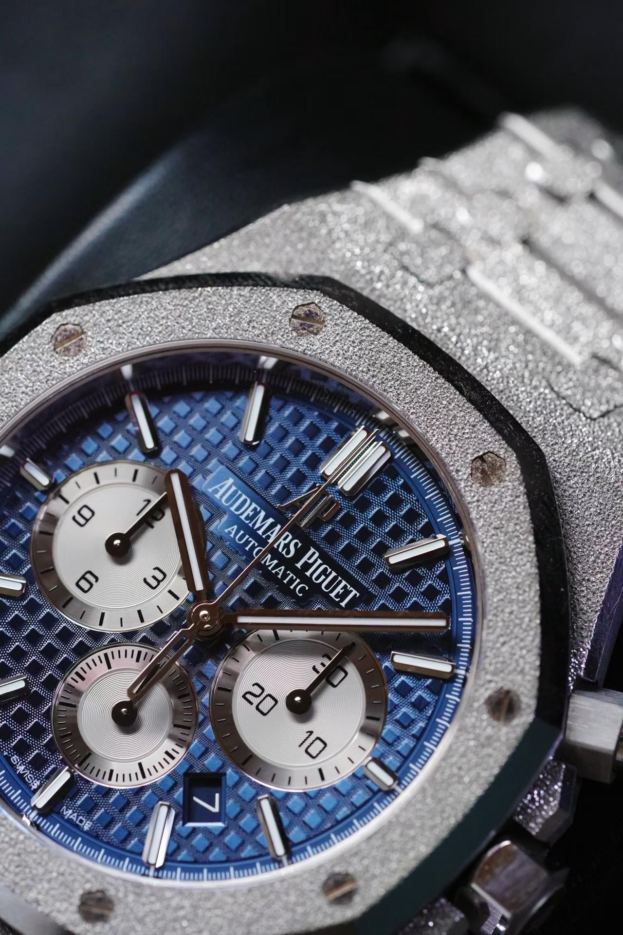 Audemars Piguet 26331BC.GG.1224BC.02 detail 2