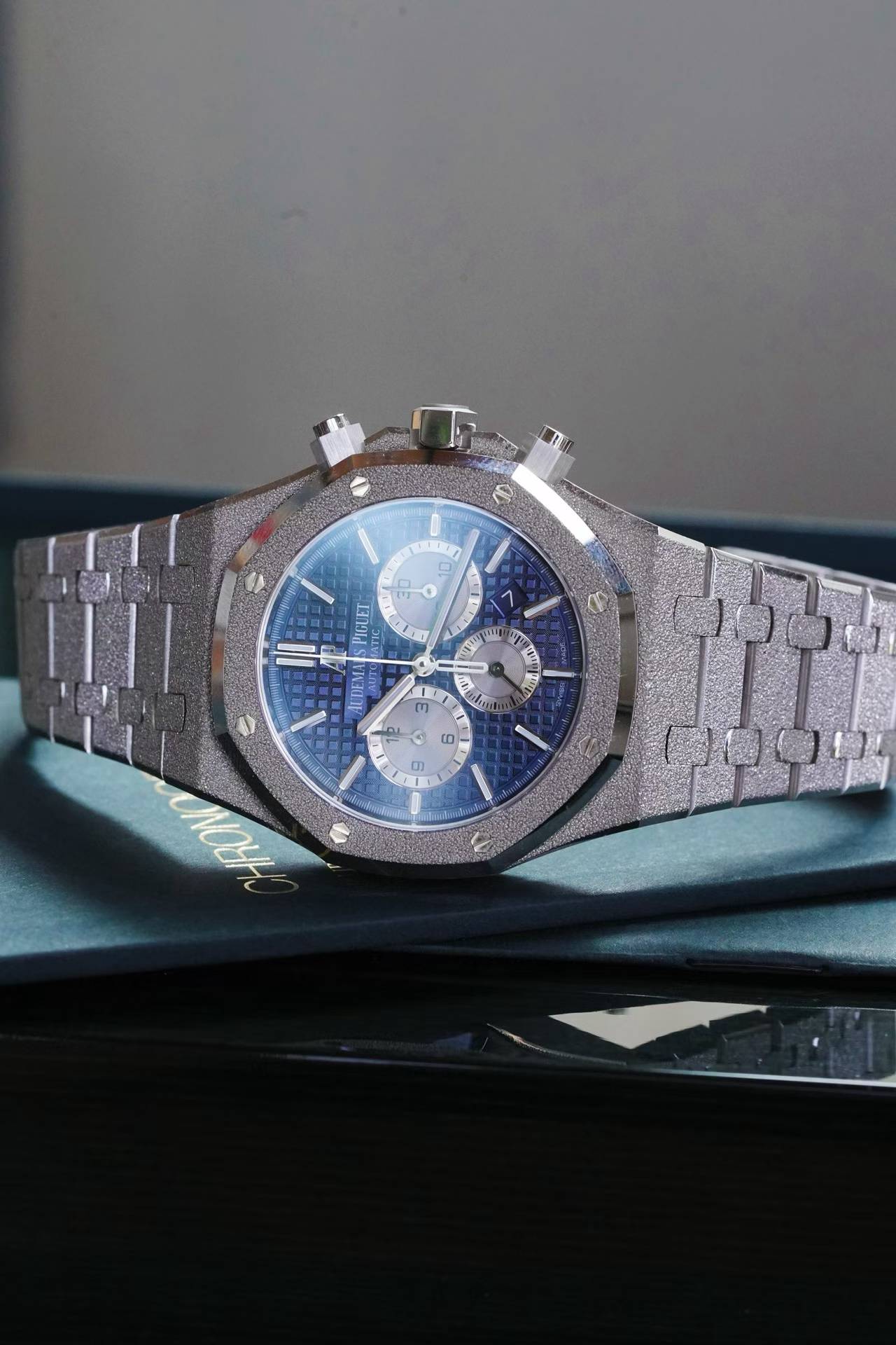 Audemars Piguet 26331BC.GG.1224BC.02 detail 4