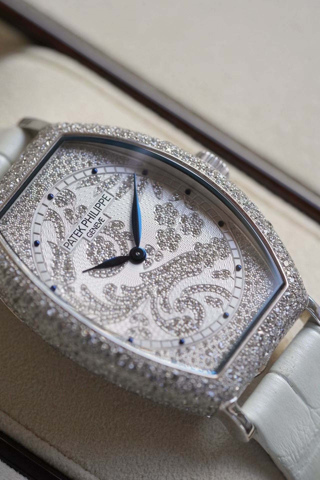 Patek Philippe 7099G-001