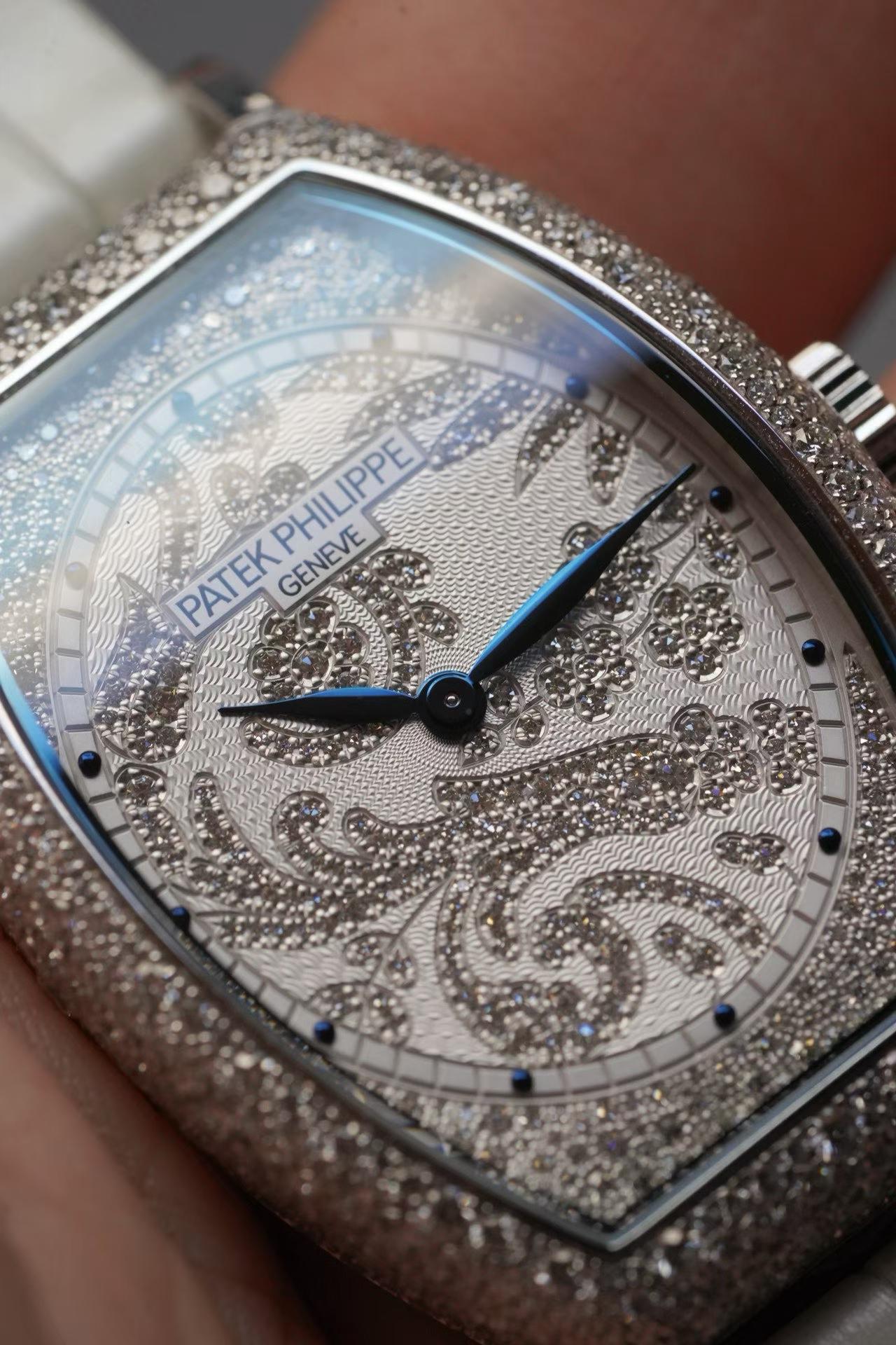Patek Philippe 7099G-001 detail 3