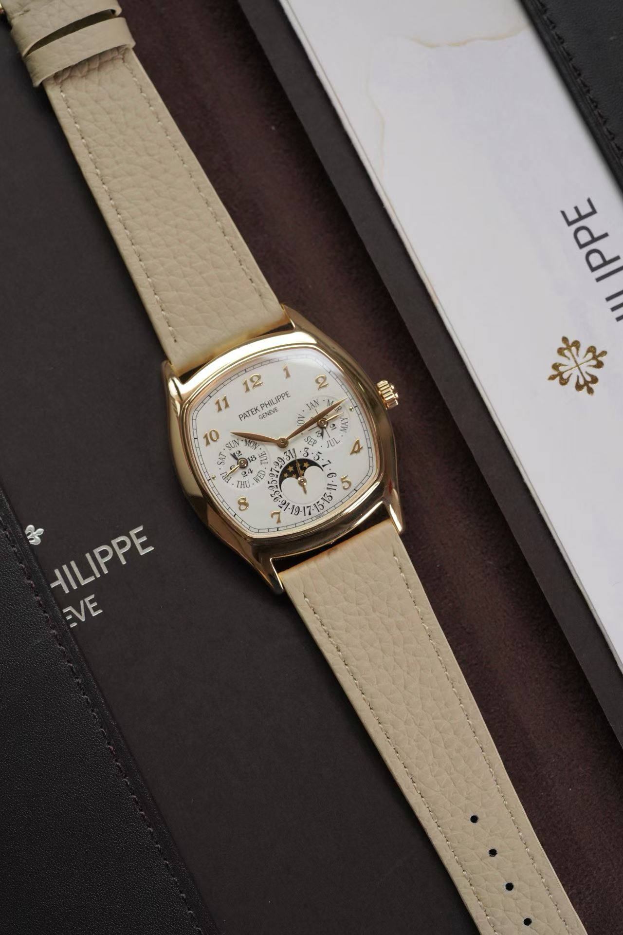 Patek Philippe 5940j detail 2