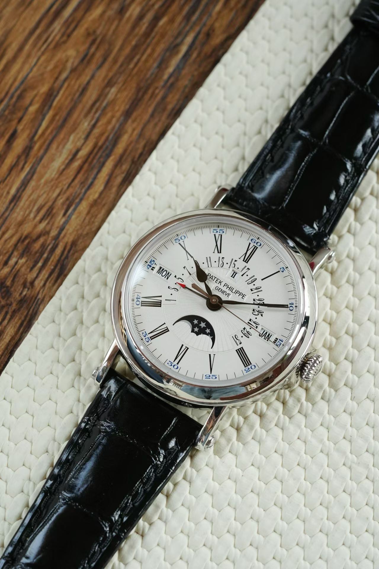 Patek Philippe 5159G detail 2