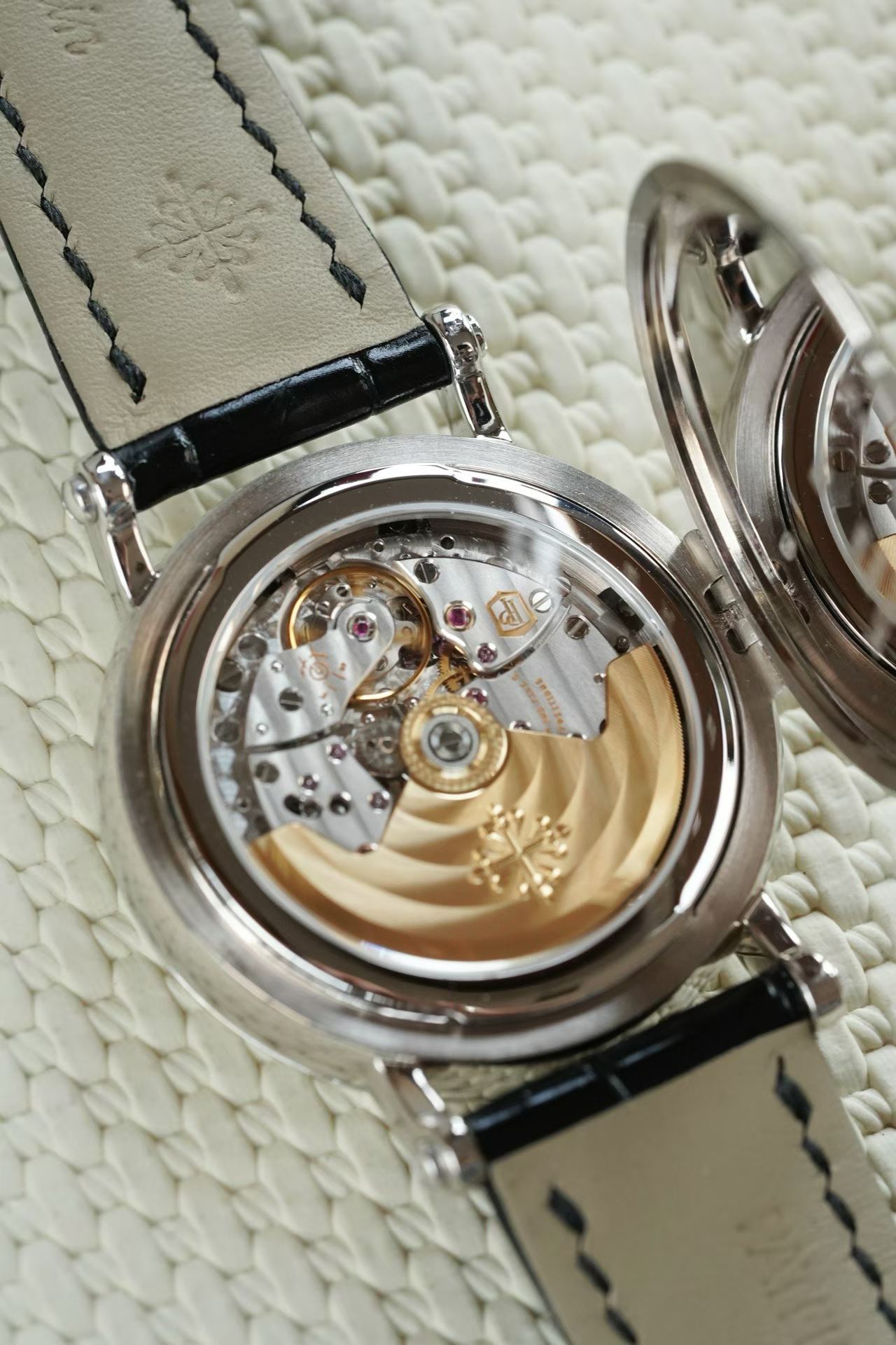 Patek Philippe 5159G detail 4